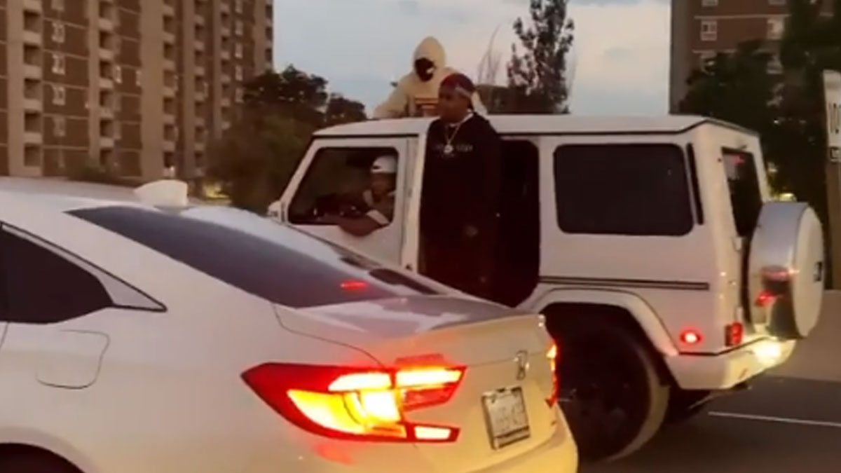 اخبار-تورنتو-روز-روشن-بزرگترین-بزرگراه-کانادا-و-تورنتو-را-بست-تا-برای-رقص-رپ-فیلم-بگیرد