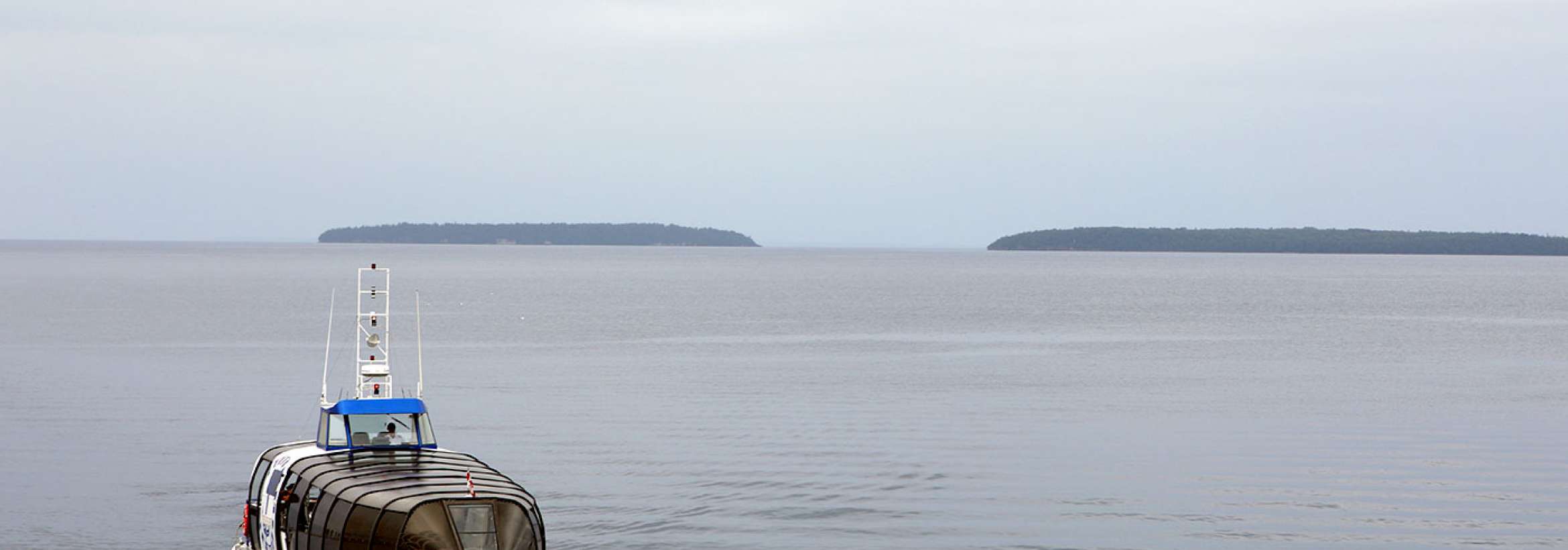 قایق و روز ابری