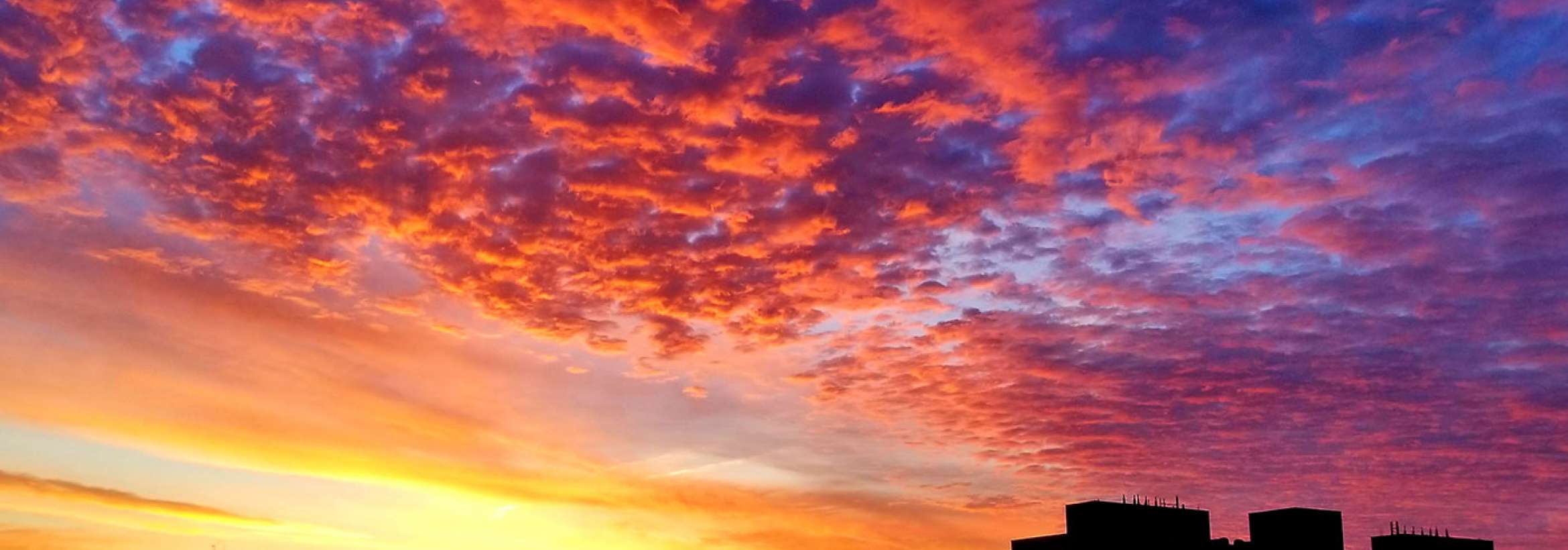 ابر زرد، نارنجی، قرمز، آبی، بنفش