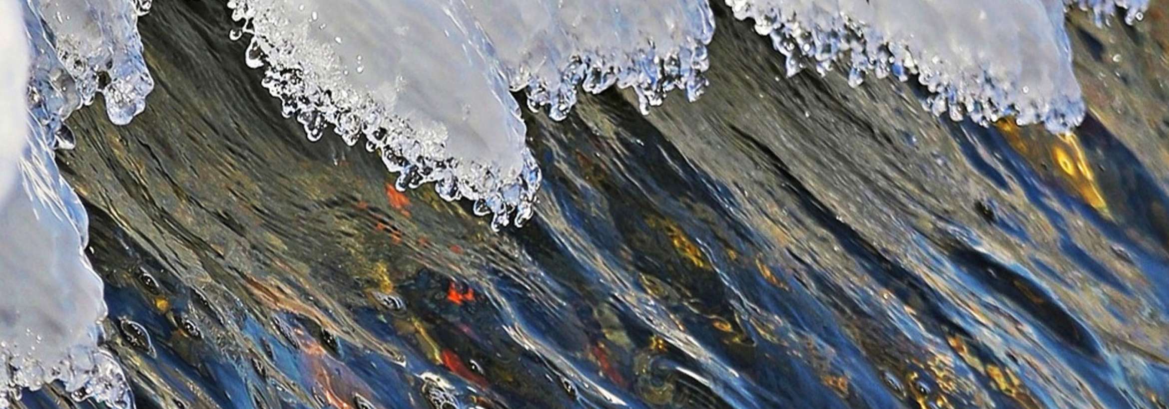 رود زیر برف