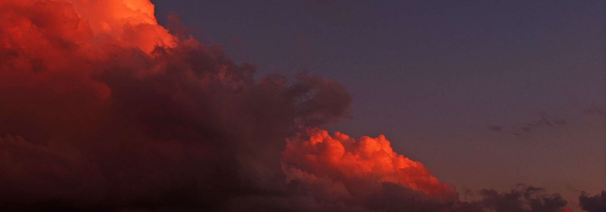 سرخ ابر و ماه