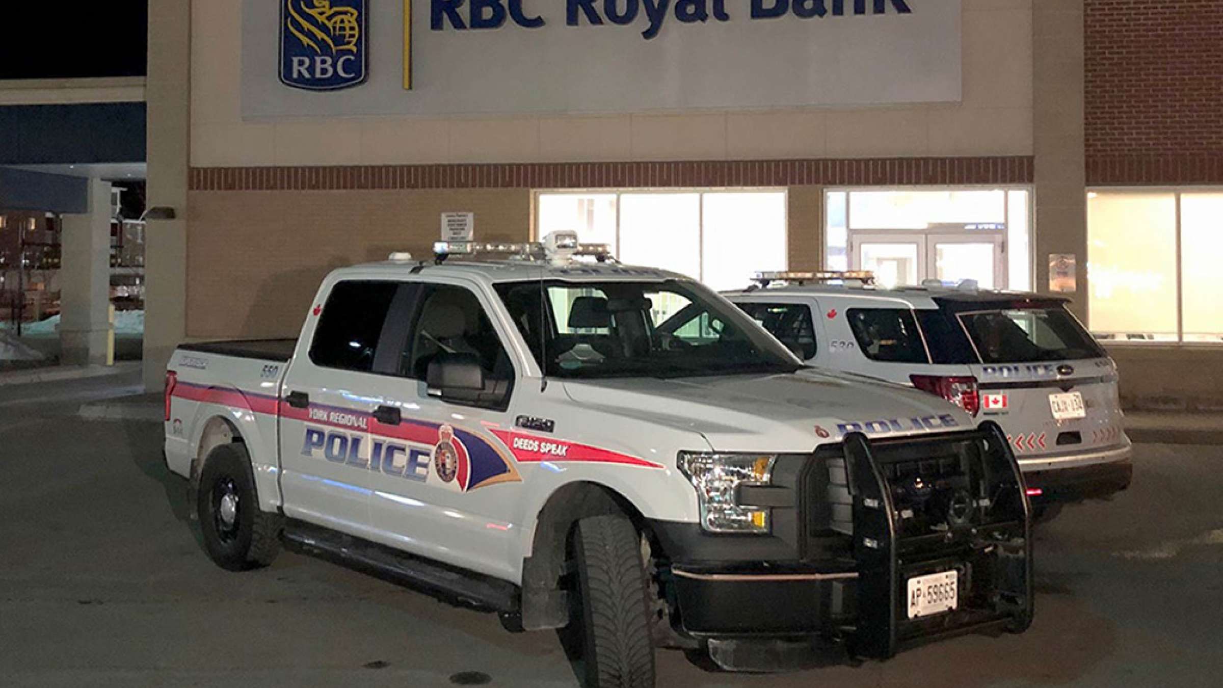 اخبار-تورنتو-سه-نوجوان-حمله-کننده-مسلح-به-بانک-دستگیر-شدند