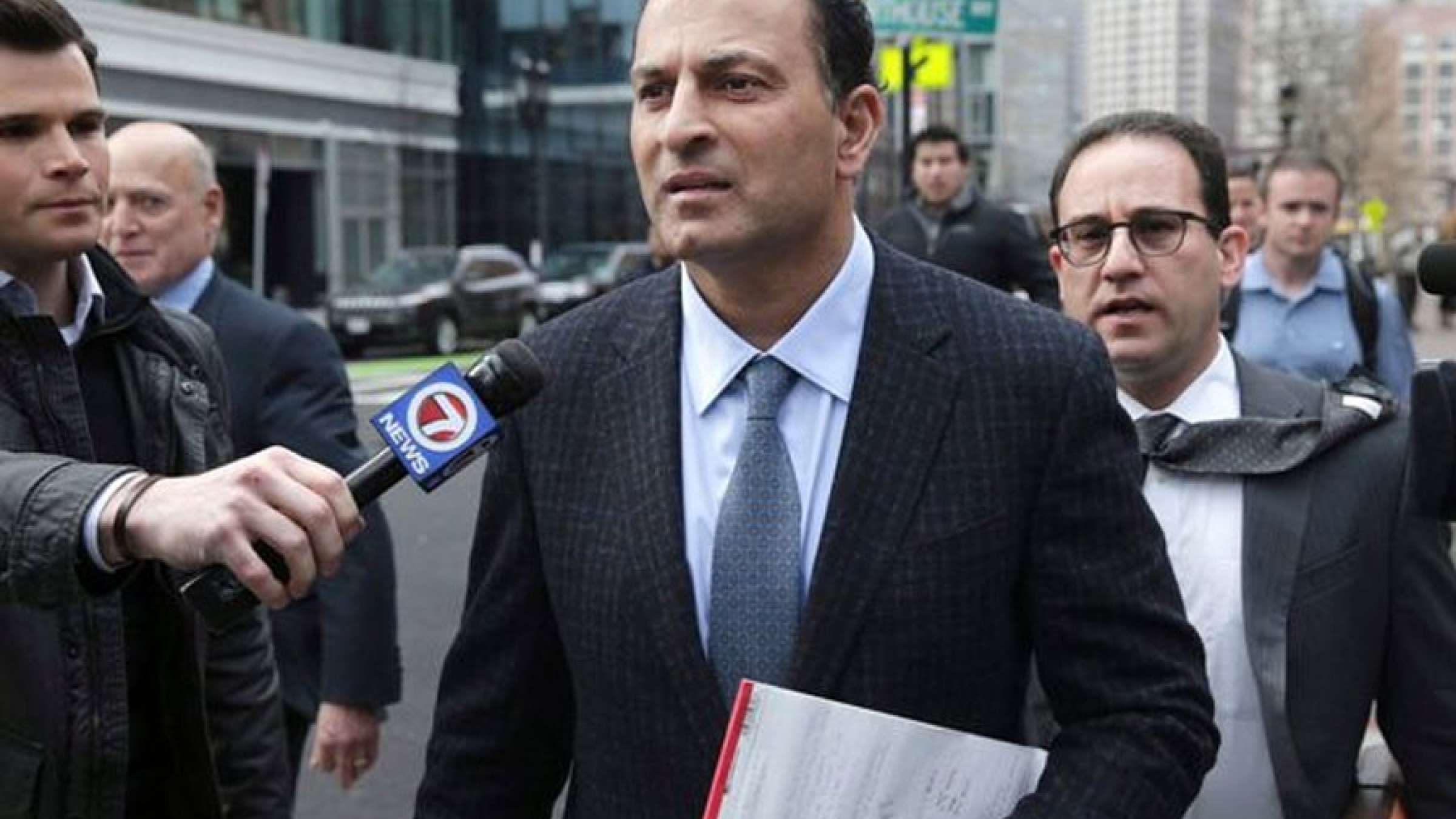 اخبار-کانادا-به-کالج-رشوه-داد-تا-بیست-سال-زندان-منتظرش-است