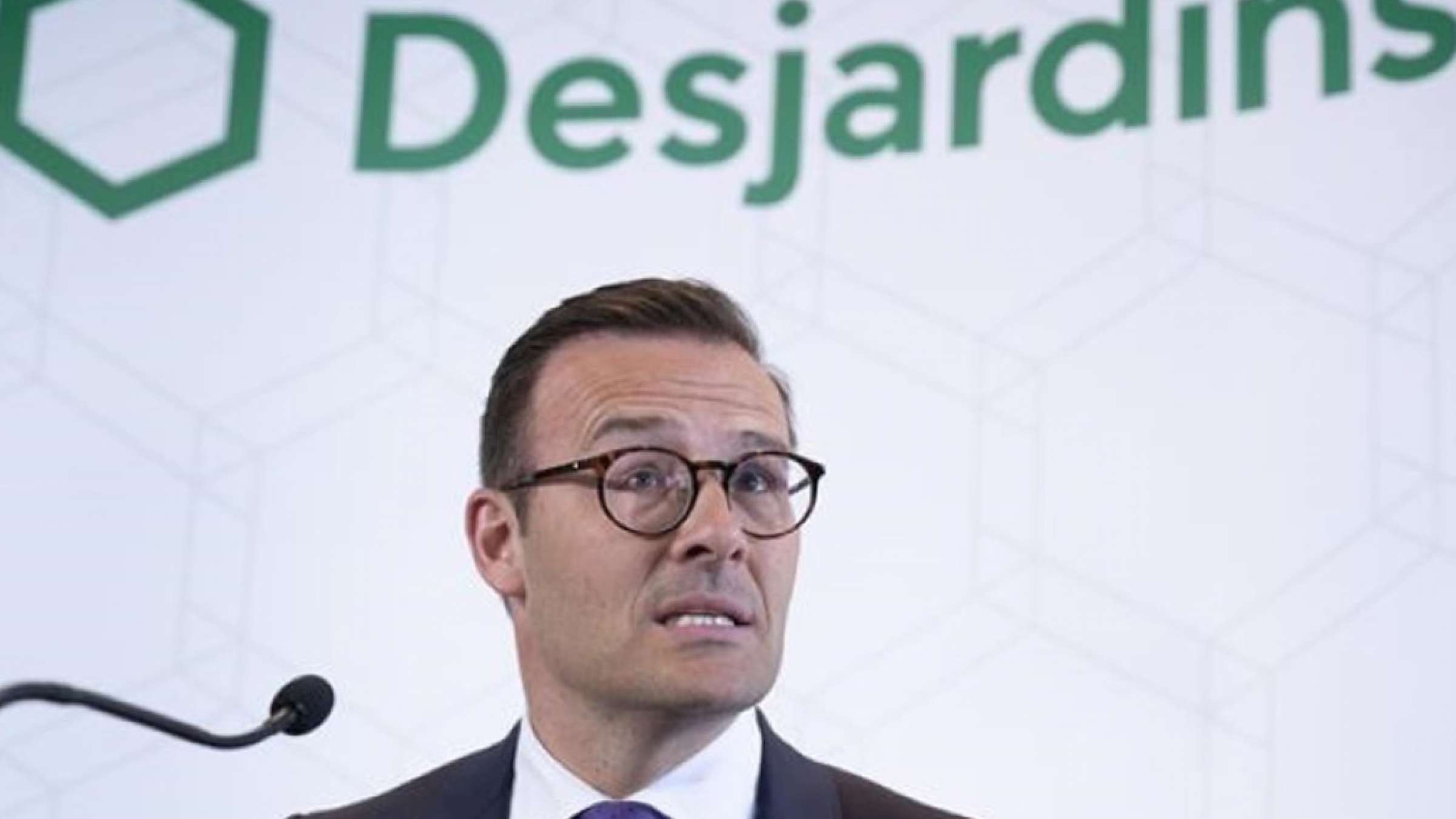 اخبار-کانادا-دژاردن-به-مجلس-رفت