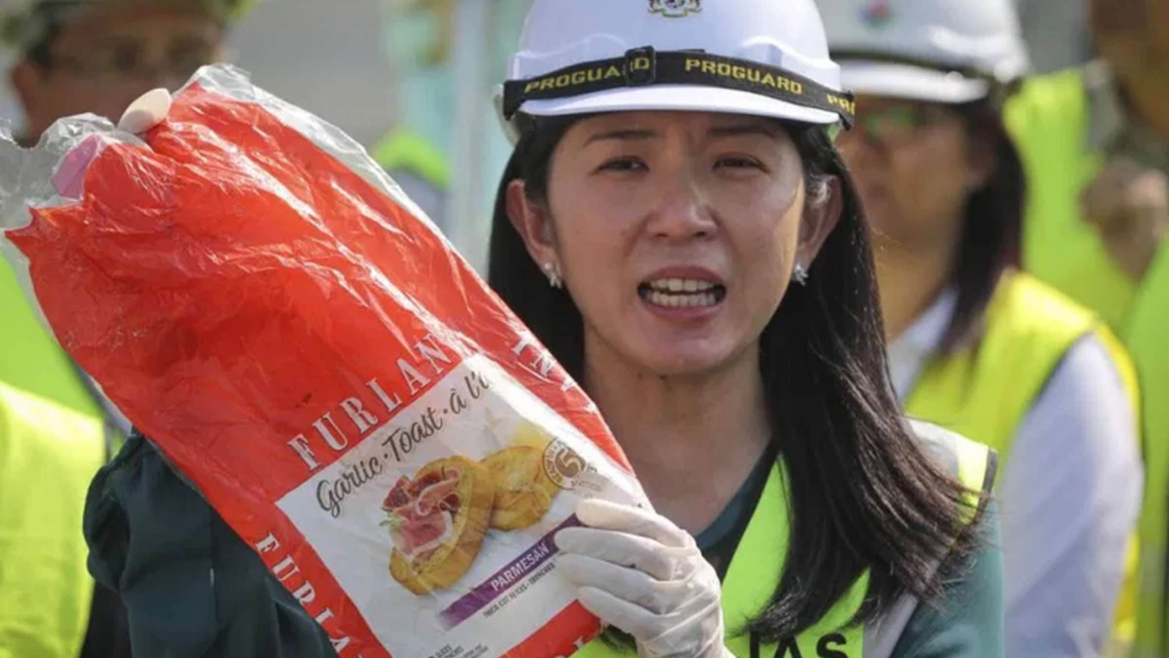 اخبار-کانادا-مالزی-بدون-اعلان-جنگ-زباله-های-کانادا-را-پس-فرستاد