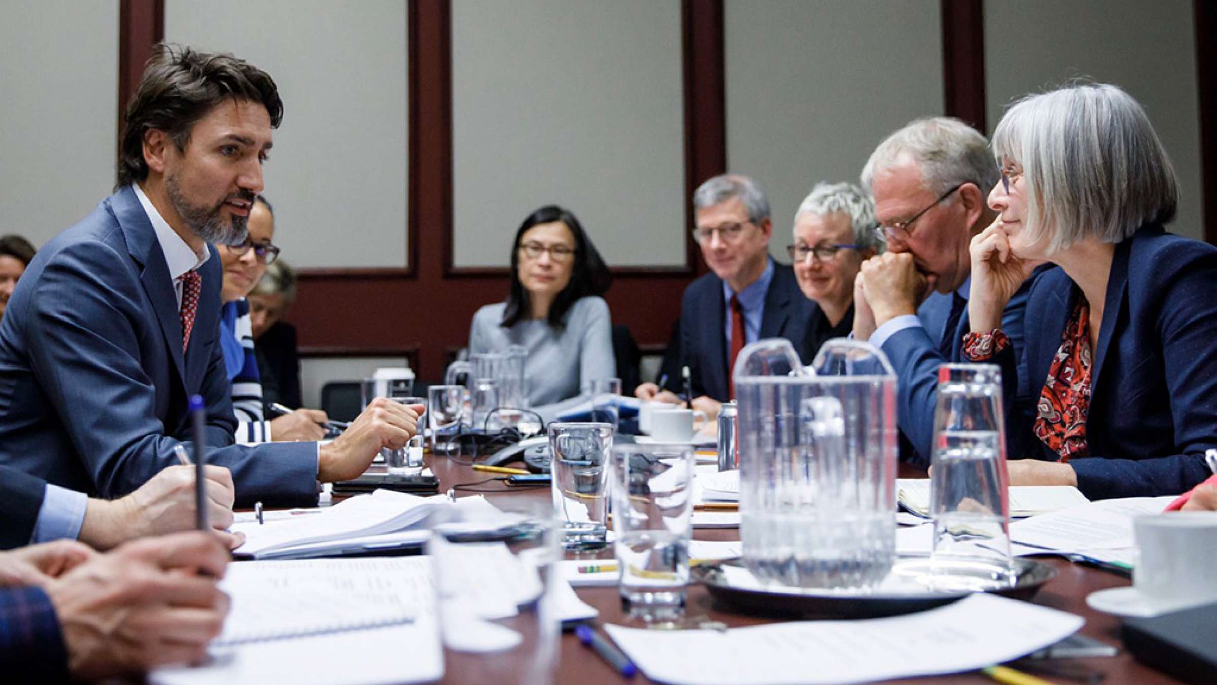 اخبار-کانادا-کامپیوترهای-قدیمی-دولتی-در-حال-فروپاشی-هستند اخبار-کانادا-کامپیوترهای-قدیمی-دولتی-در-حال-فروپاشی-هستند