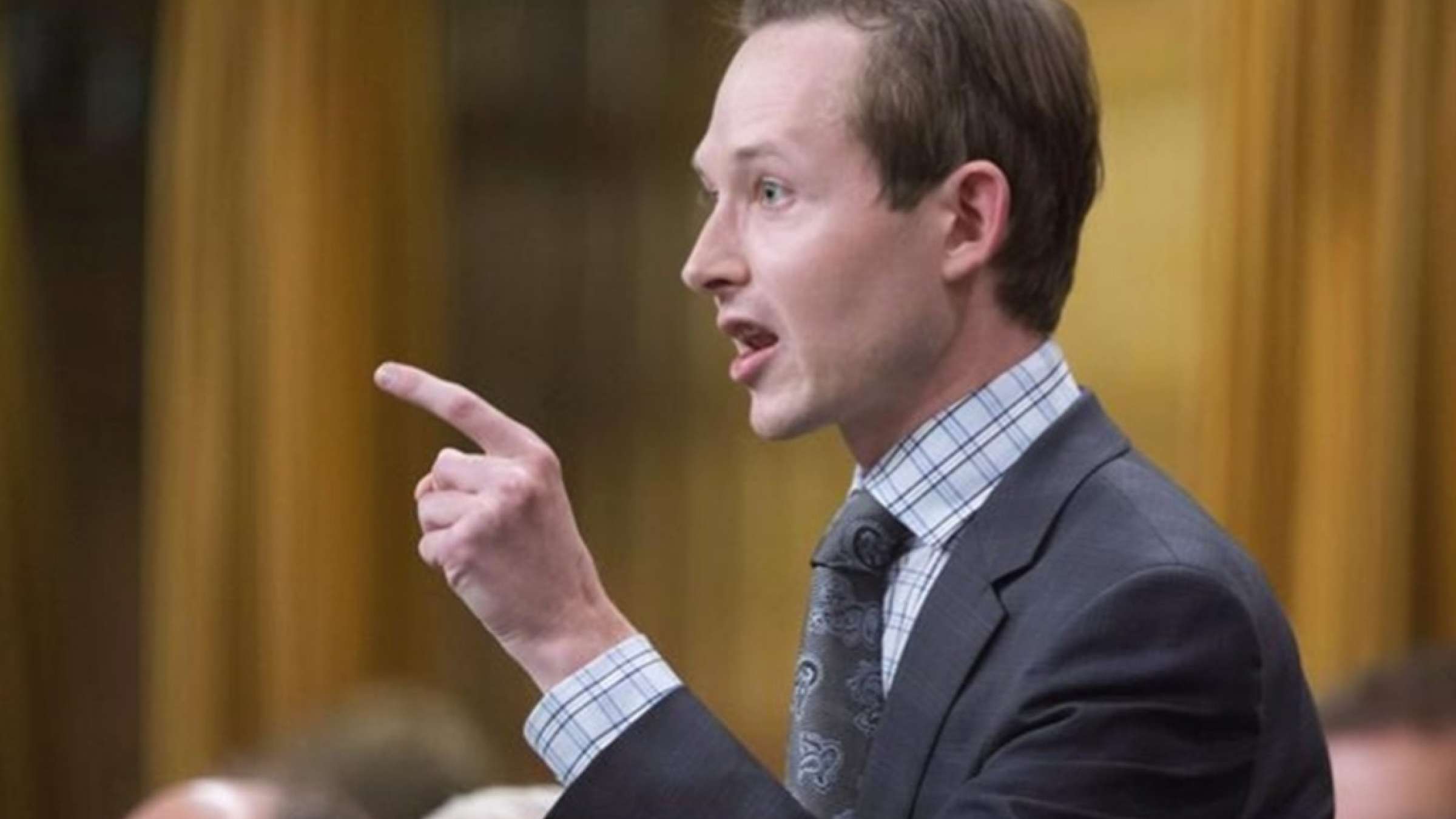 اخراج-نماینده-حمله‌کننده-به-شاهد-مسلمان-از-کمیته-کانادا-اخبار