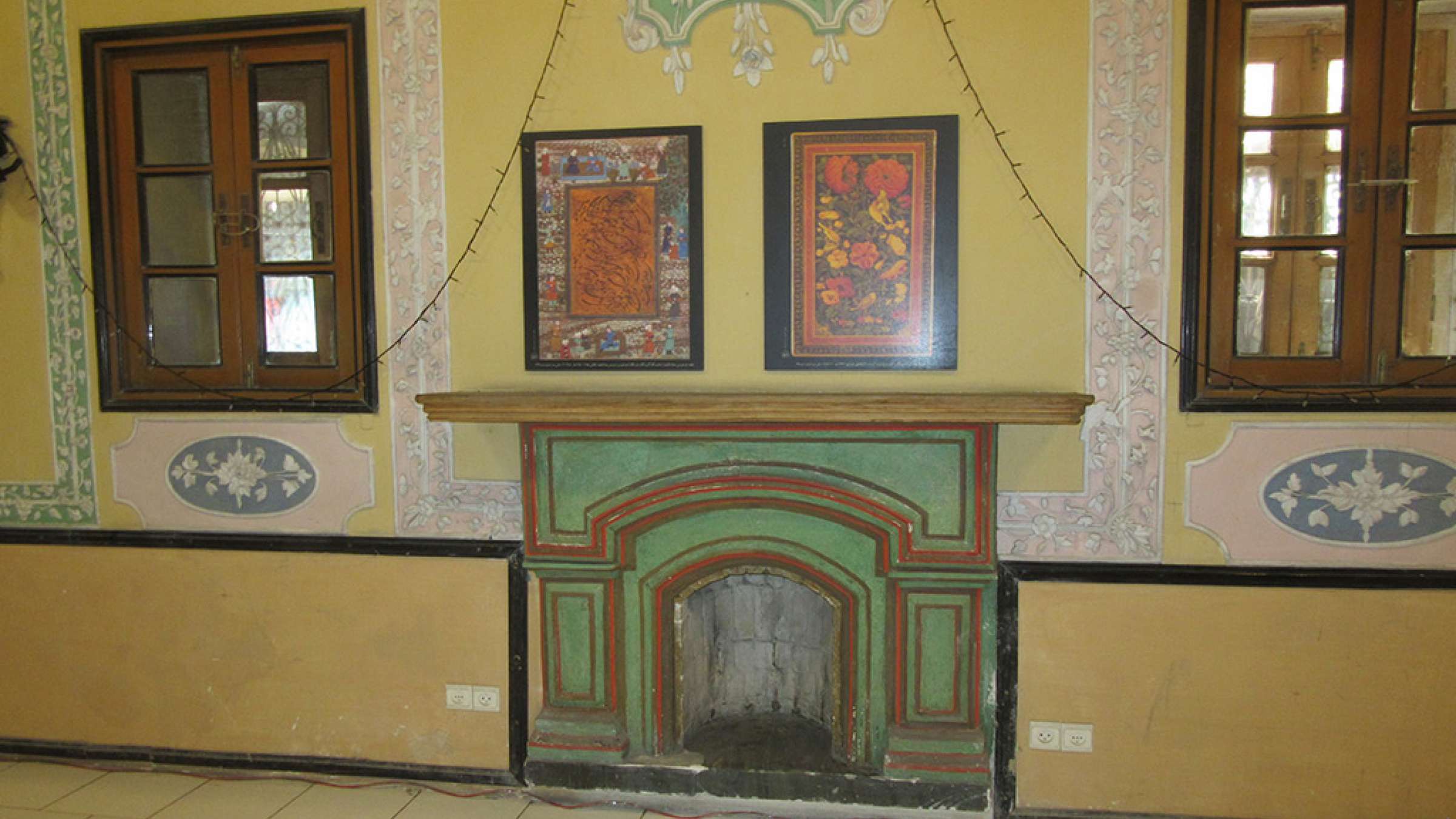 ادبیات-گل‌محمدی-با-من-به-بازار-تهران-بیایید-شومینه-خانه-تاریخی-ملک-موزه