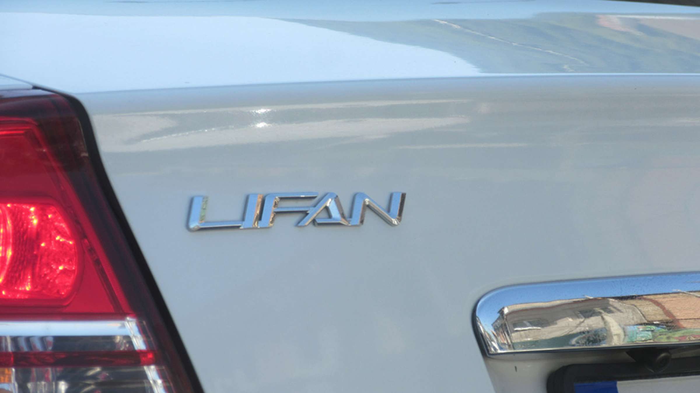 ادبیات-گل‌محمدی-تهران-شهری-بی‌هویت-یوفان