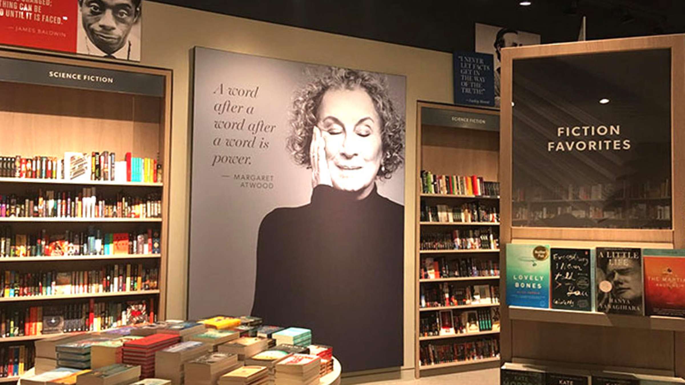 ادبیات-گلمحمدی-کتابفروشی-ایندیگو-و-آینده-کتابهای-کاغذی ادبیات-گلمحمدی-کتابفروشی-ایندیگو-و-آینده-کتابهای-کاغذی