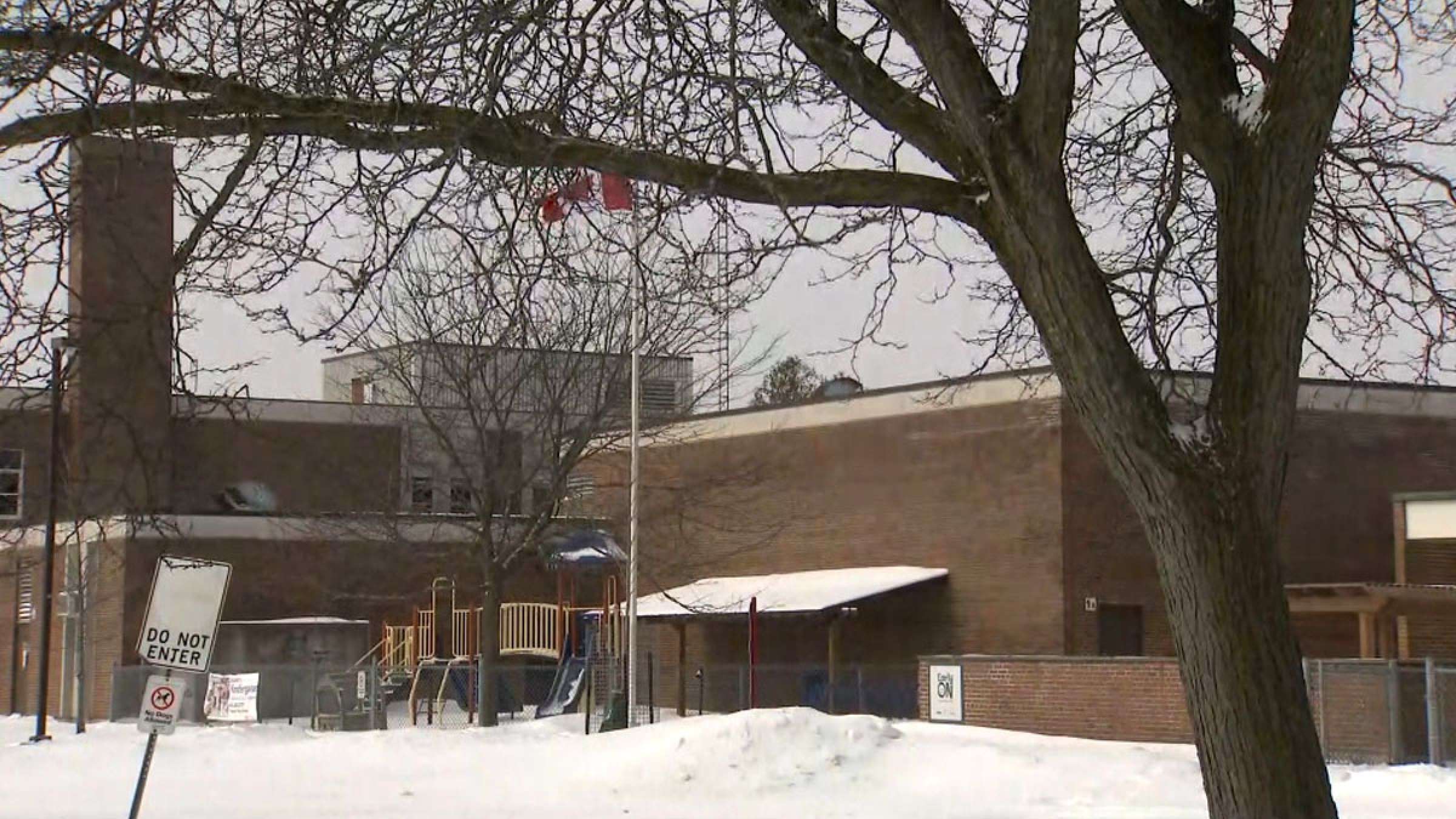 خبر-تورنتو-سومین-گزارش-رفتار-ضدیهودی-مدارس-تورنتو-معلم-دانش-آموز-پاسخ-سوال-دست-بالا