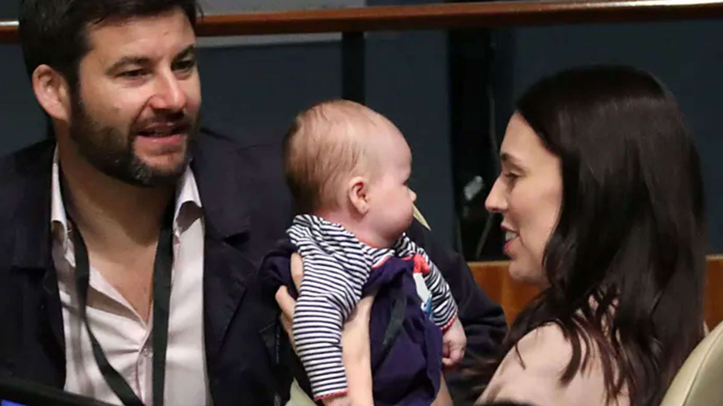 خبر-جاسیندا-آردرن-نخست-وزیر-نیوزیلند-عروسی-داشتن-یک-بچه-شیوع-اومیکرون-لغو