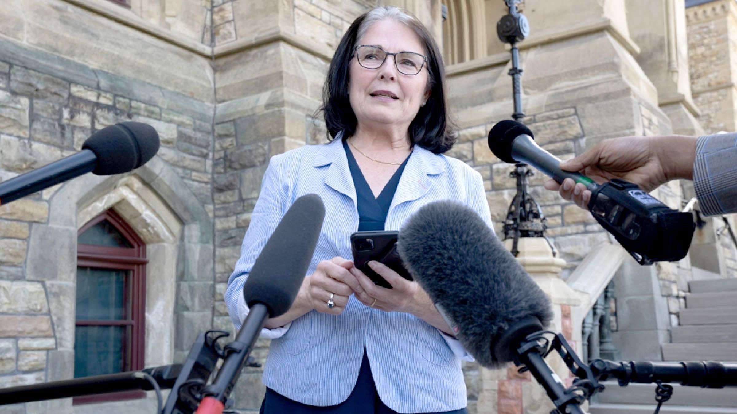 خبر-کانادا-اخراج-دوباره-نماینده-مجلس-فدرال-که-وضعیت-واکسن-کرونای-خود-را-مشخص-نمی-کند خبر-کانادا-اخراج-دوباره-نماینده-مجلس-فدرال-که-وضعیت-واکسن-کرونای-خود-را-مشخص-نمی-کند