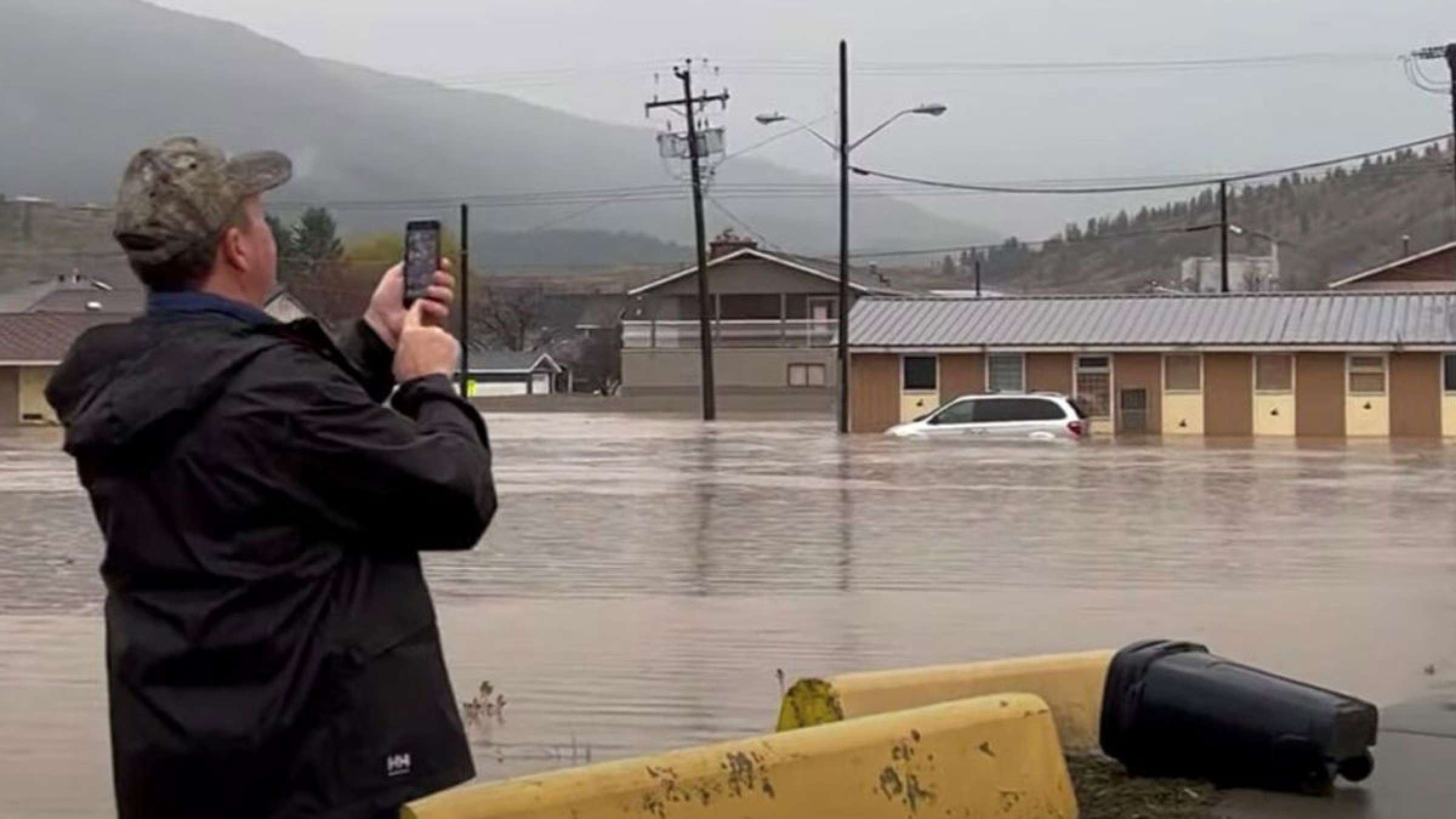 خبر-کانادا-اعلان-وضعیت-اضطراری-باران-سیل-بسته-جاده-تخلیه-بریتیش-کلمبیا-برف-بوران-باد-آلبرتا