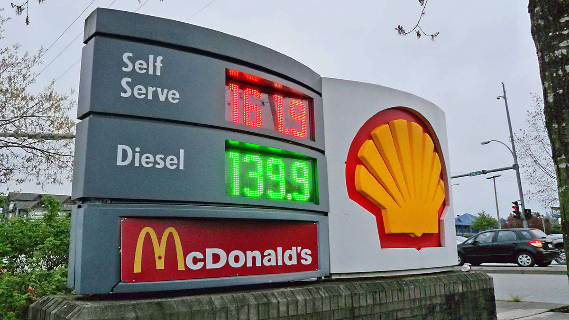 خبر-کانادا-الان-بنزین-بزنید-که-تا-آخر-پنجشنبه-۱۱-سنت-گران-می-شود-و-فردا-حداقل-۲-سنت