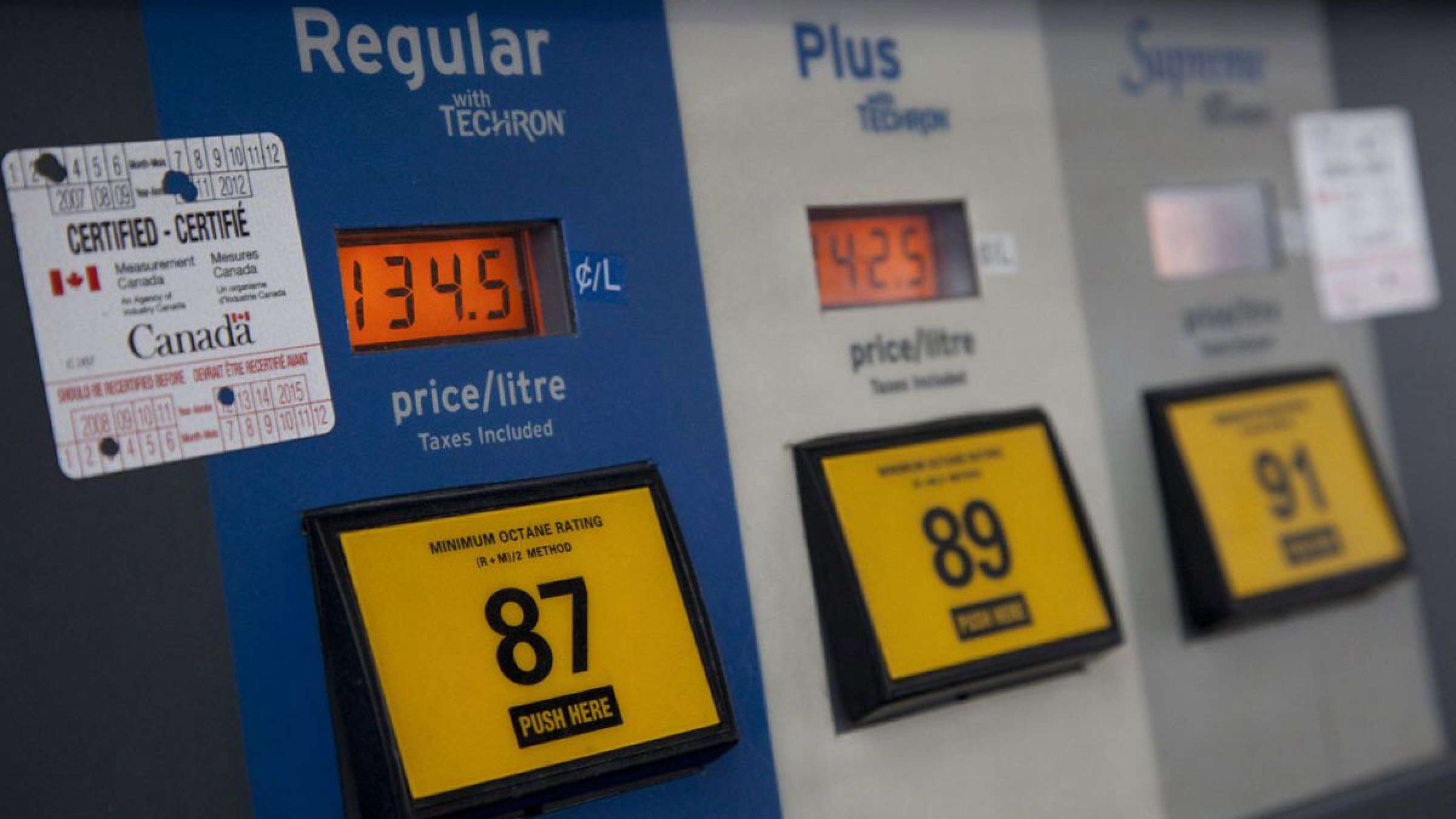 خبر-کانادا-فردا-قیمت-بنزین-در-سراسر-کانادا-با-رکوردشکنی-لیتری-۱۱-سنت-کاهش-می-یابد