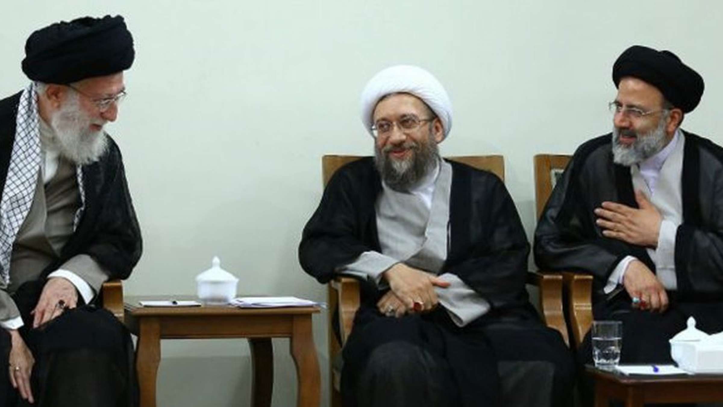 سیاست-نه-سیخ-بسوزد-و-نه-کباب-مبارزه-با-فساد-در-جمهوری-اسلامی