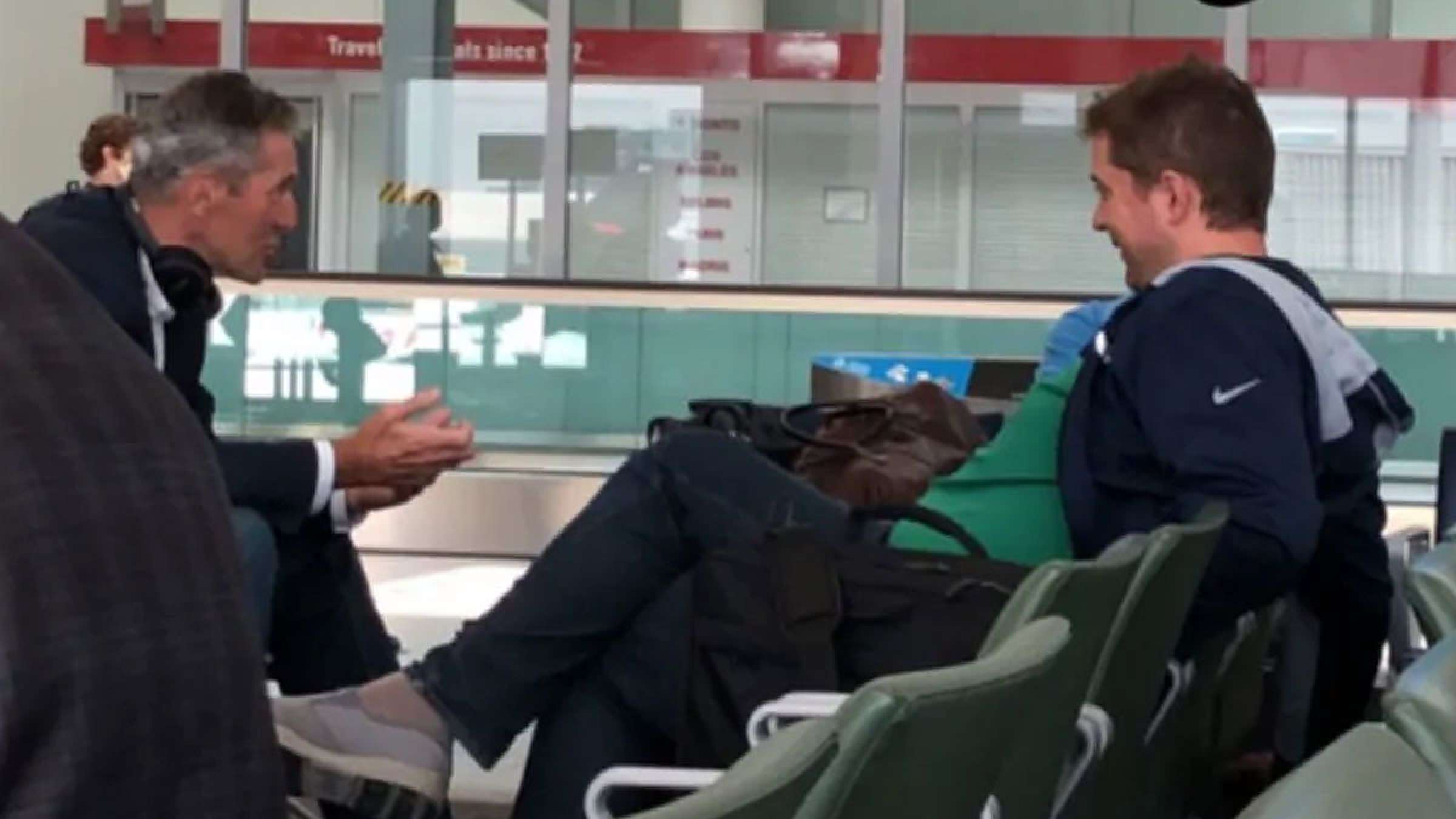 شییر-بدون-ماسک-در-فرودگاه-تورنتو-دیده-شد شییر-بدون-ماسک-در-فرودگاه-تورنتو-دیده-شد