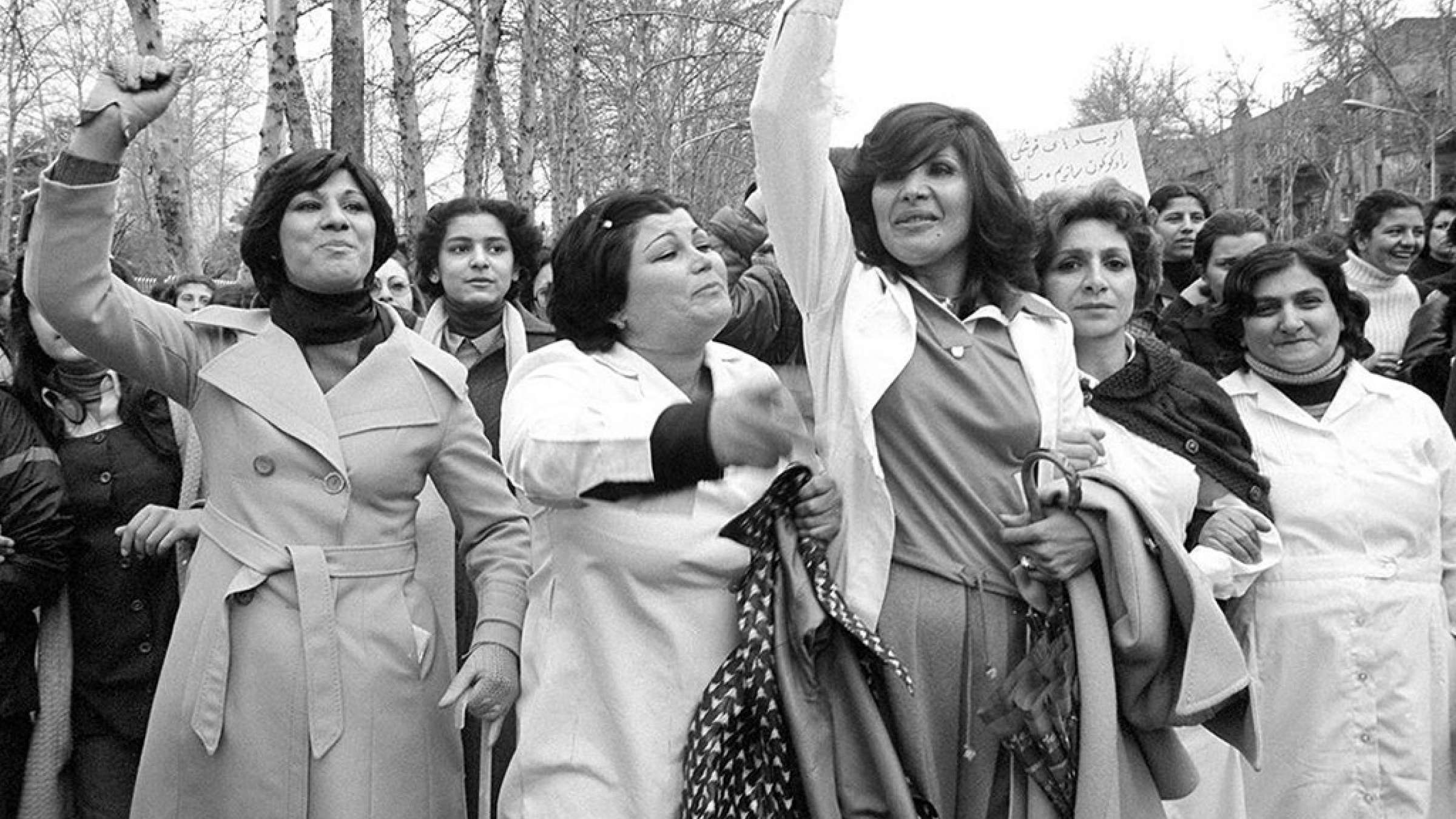 عمومی-ضیائیان-انقلاب-57-نقش-و-کنش-من-زنان