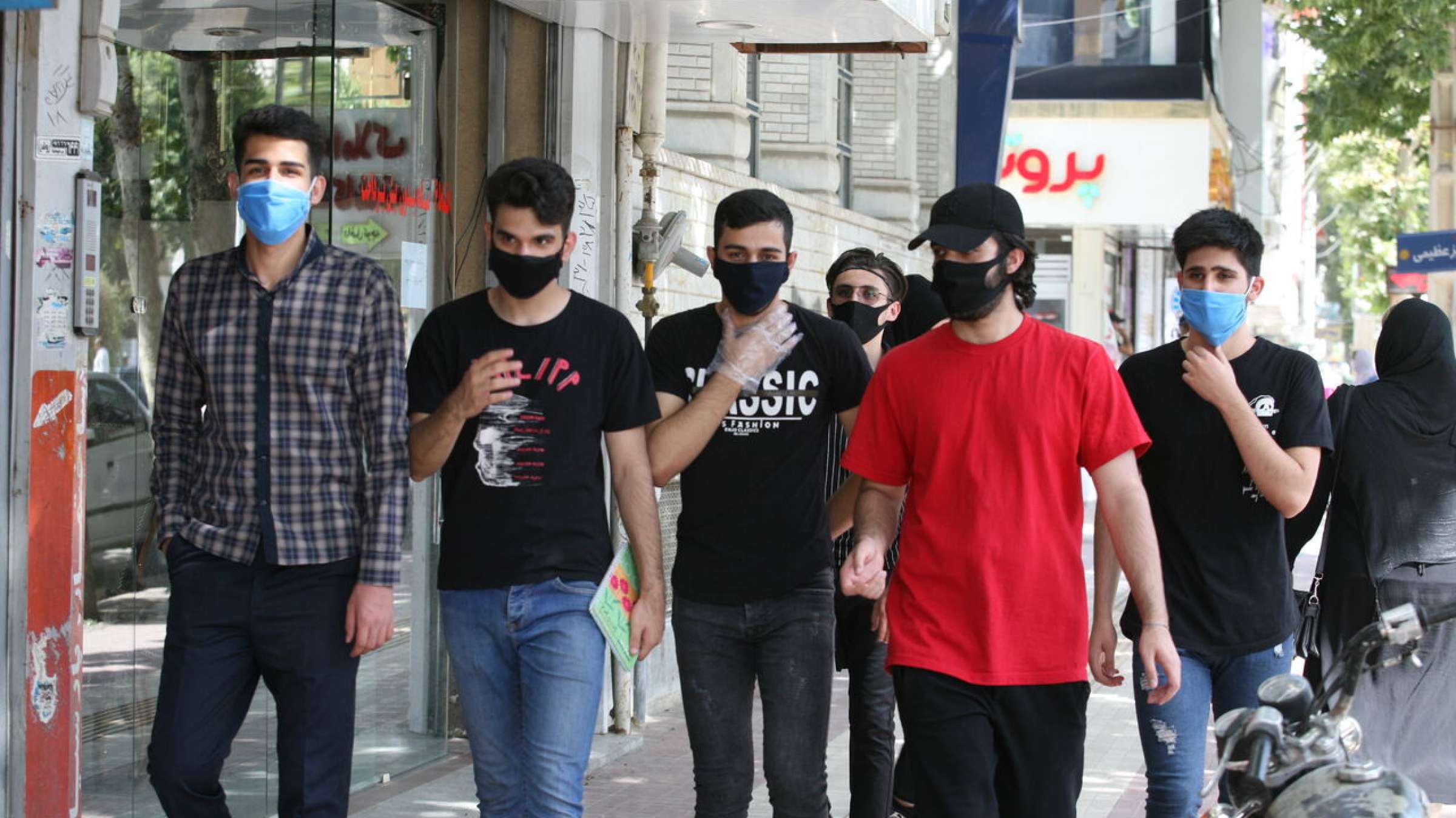 طوفان-موج-دوم-کرونا-در-ایران-از-کنترل-خارج-شده-است-مرگ- ۲۰۰-ایرانی-بر-اثر-کرونا- در-یک-روز