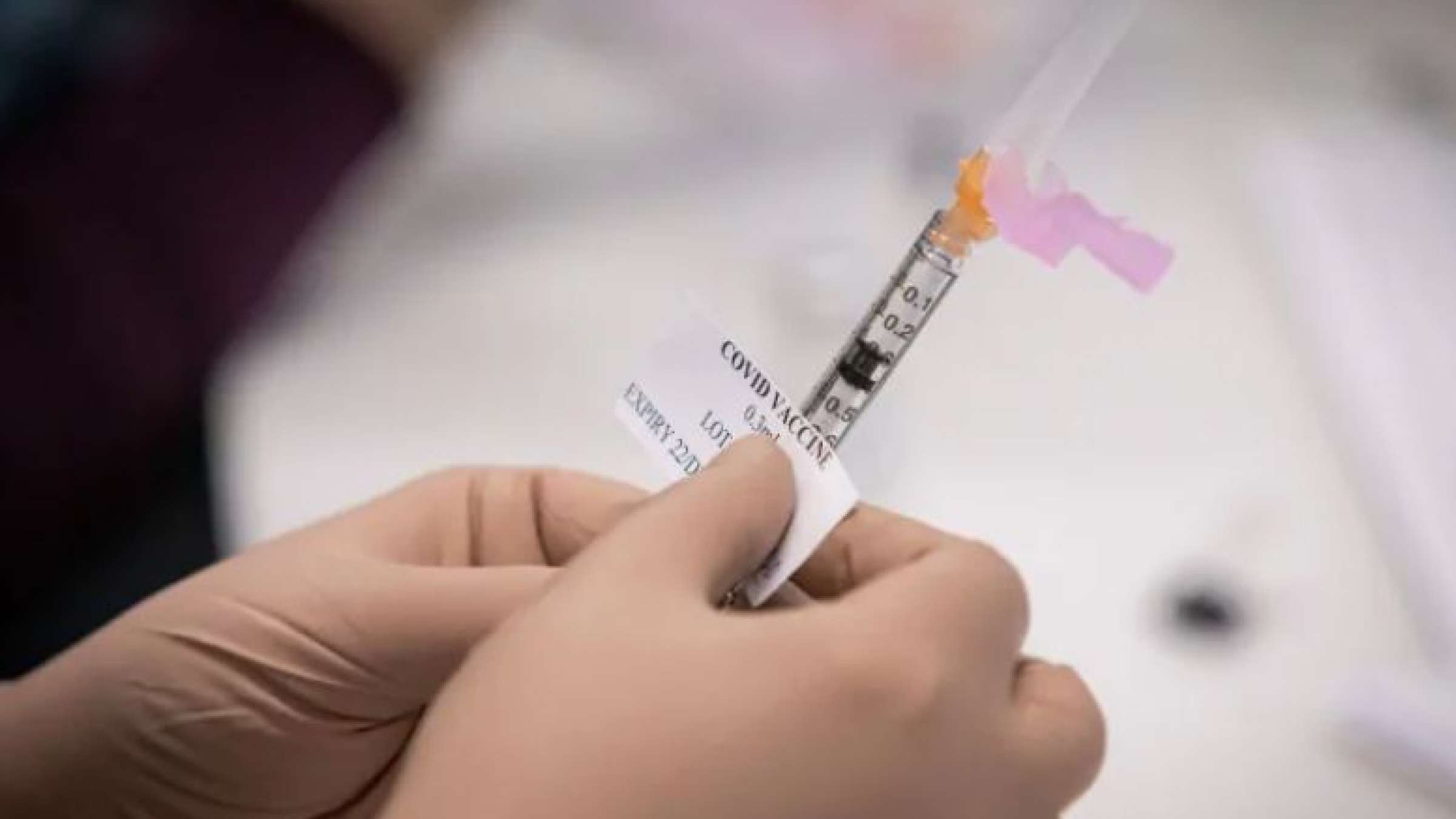 اعتراض-ضد-ماسک-در-تورنتو-علی-رغم-151-کشته-بر-اثر-کرونا-در-دو-روز-تغیرات-برنامه- ترزیق-واکسن-در-انتاریو-چیست 