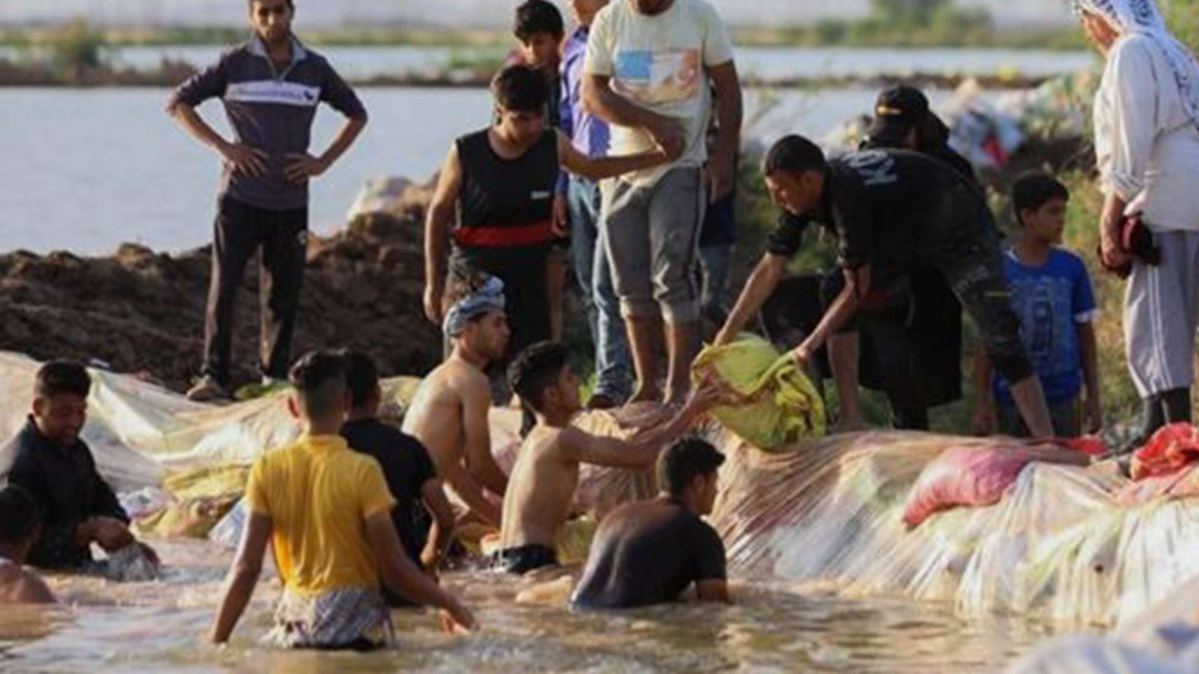 economy-arz-melal-seil-iran