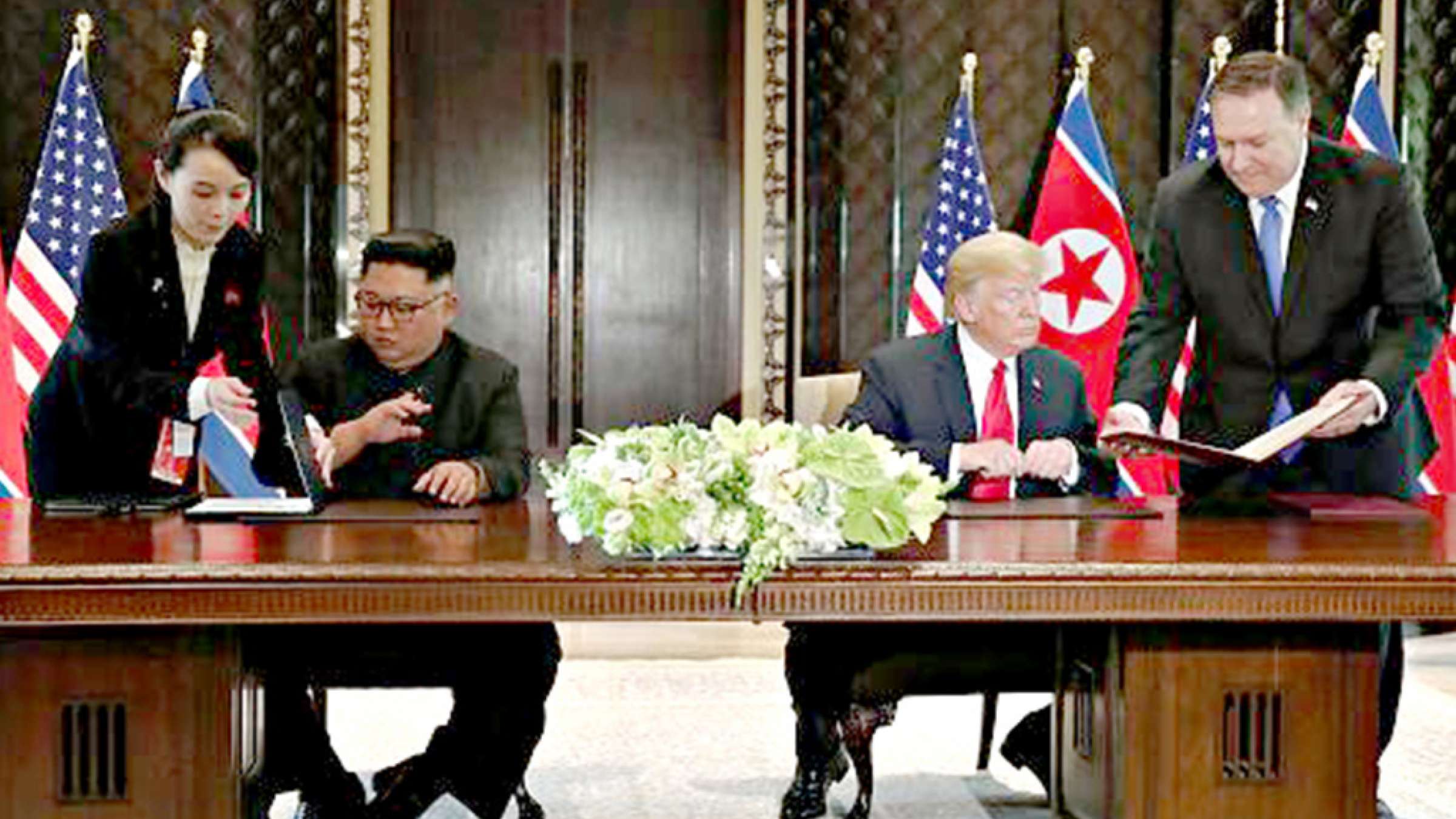 news-trump-kim-sign