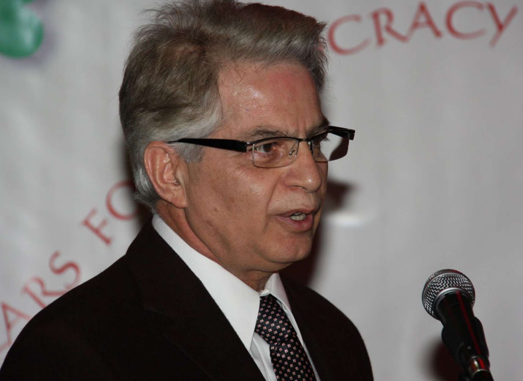 اخبار-اقتصادی-گفتگو-با-دکتر-فرخ-زندی-درباره-تاثیر-بیماری-کرونا-بر-اقتصاد-زندگی-ما-کانادا-ایران-و-جهان