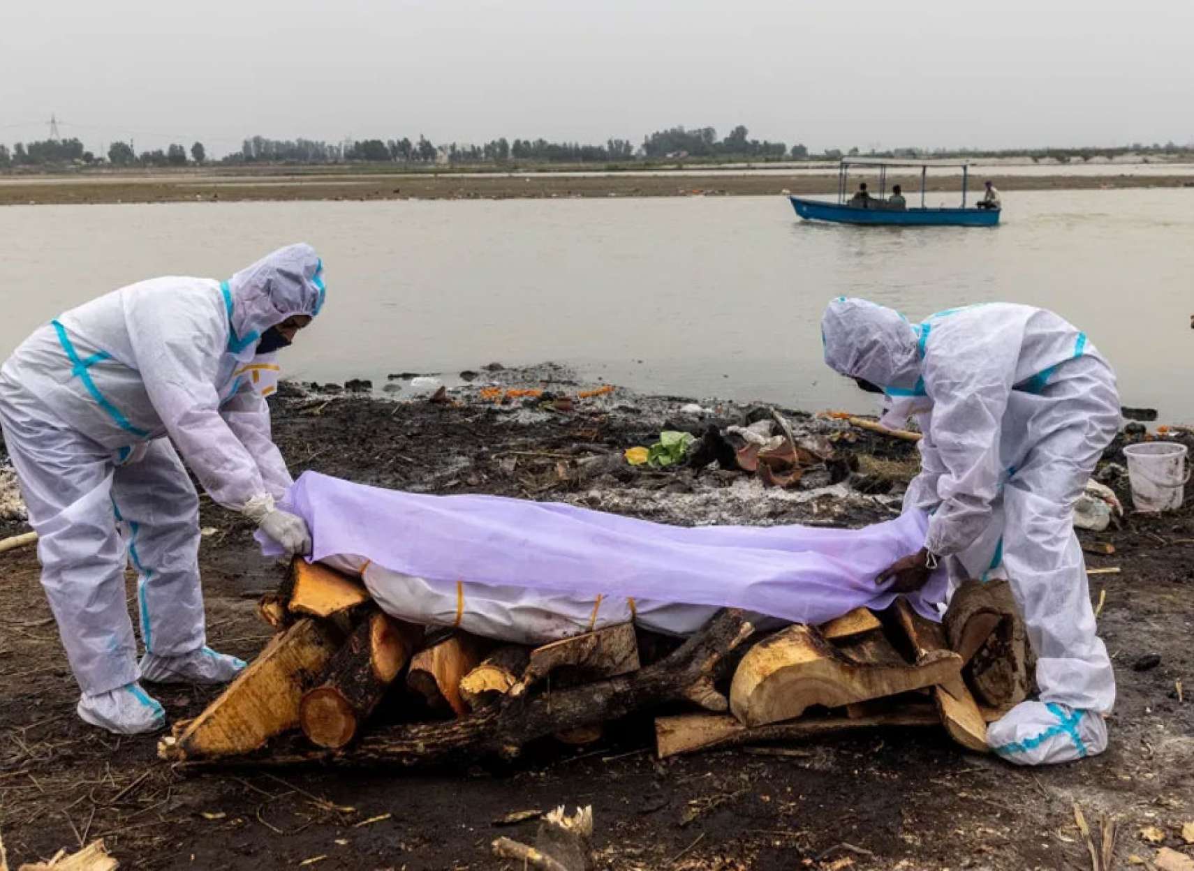 اخبار-جهان-شکست-کرونای-انگلیسی-از-کرونای-هندی-جسدهای-شناور-بر-رودخانه-های-هند
