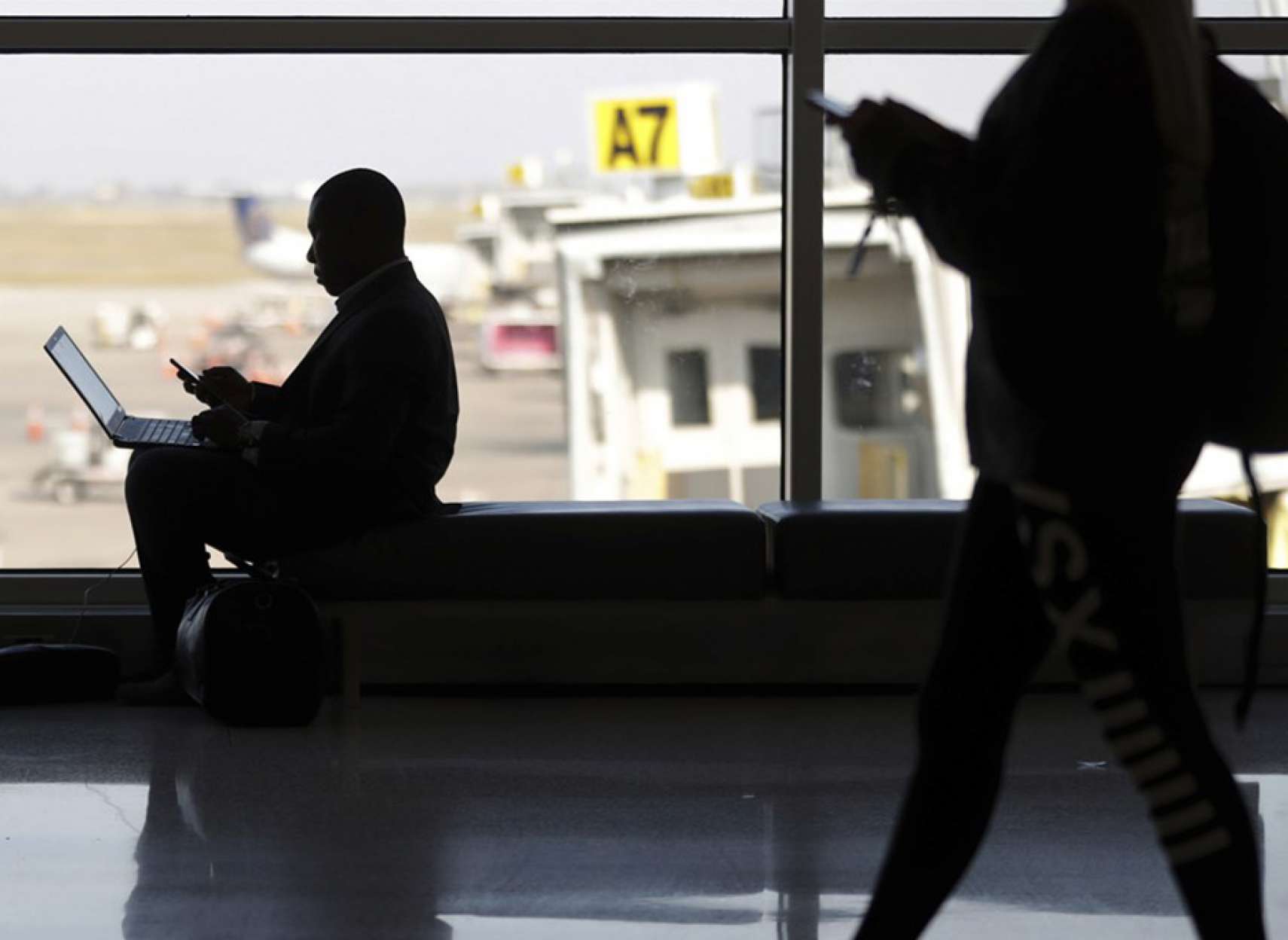 اخبار-دنیا-دادگاه-دولت-آمریکا-بدون-مجوز-اجازه-بررسی-تلفن-و-لپ‌تاپ-را-ندارد