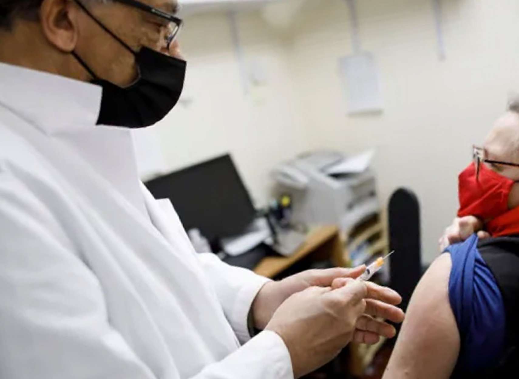 اخبار-کانادا-انتاریو-موج-سوم-کرونا-کانادا-آسترازنکا-را-بالای-۶۵-ساه-ها-توصیه-کرد