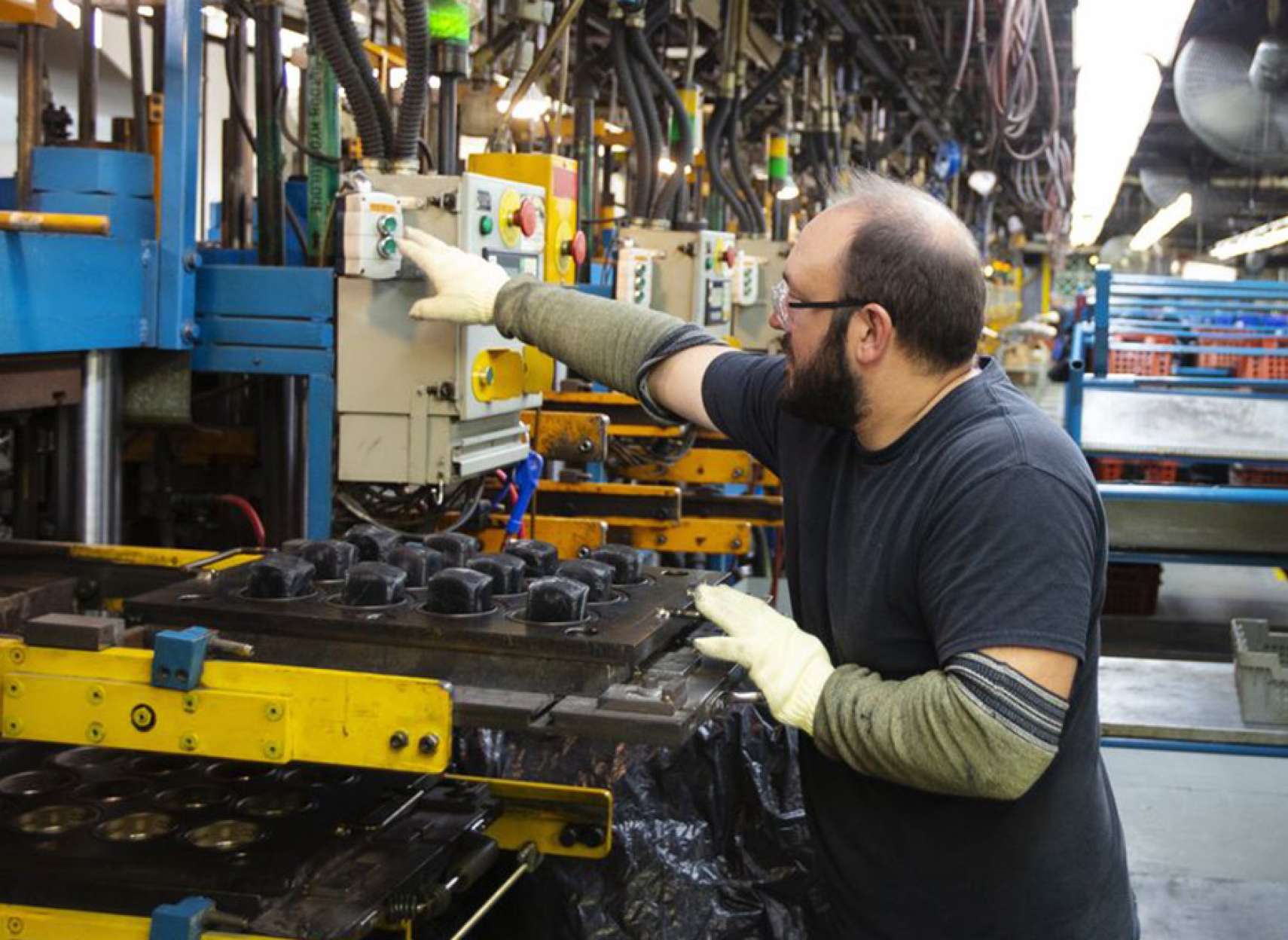 اخبار-کانادا-ماه-گذشته-بدترین-ماه-شغلی-در-ده-سال-گذشته-کانادا