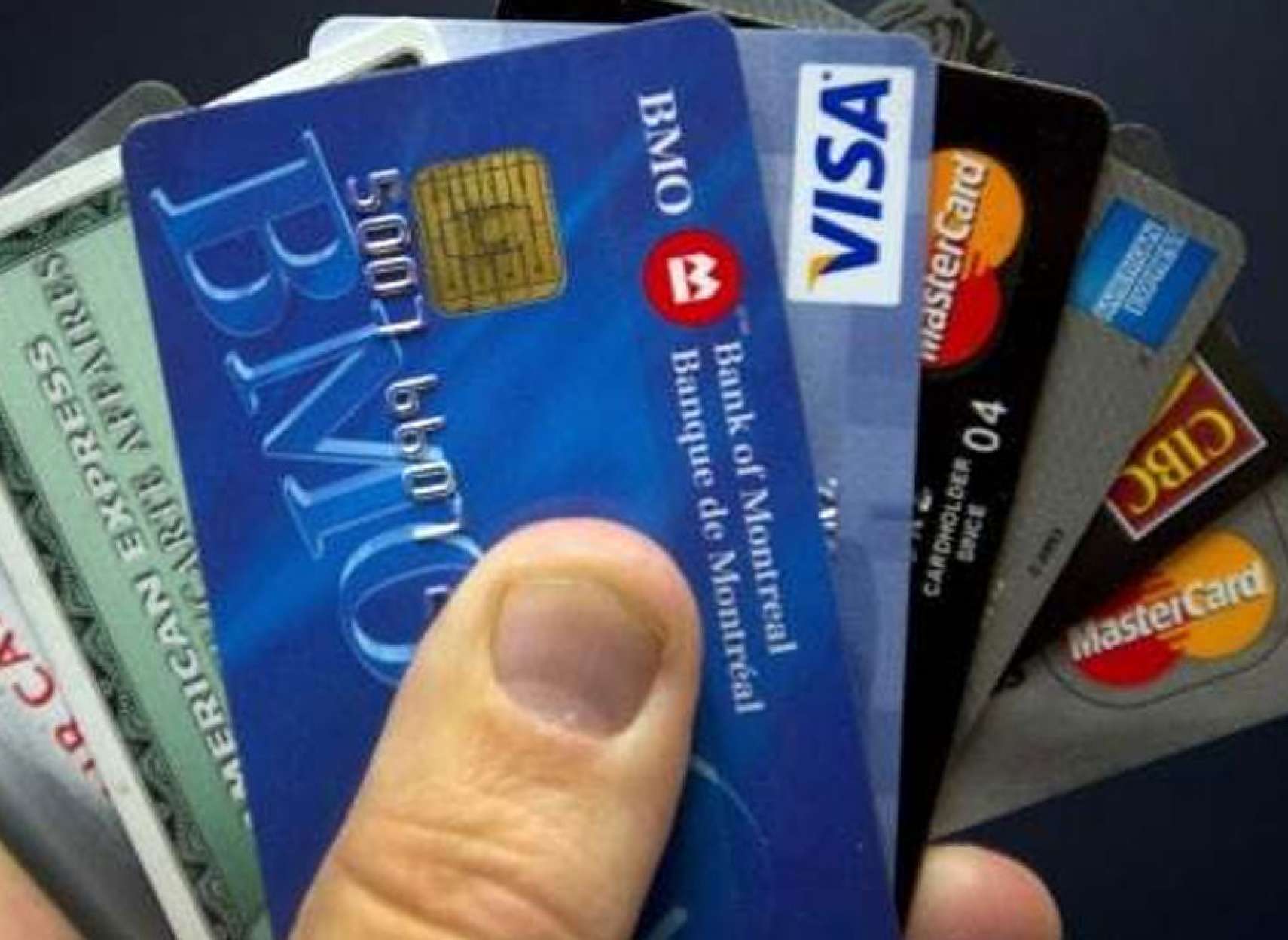 اخبار-کانادا-کدام-بانک-ها-و-چگونه-بهره-کارت-اعتباری-شما-را-پایین-می-آورند