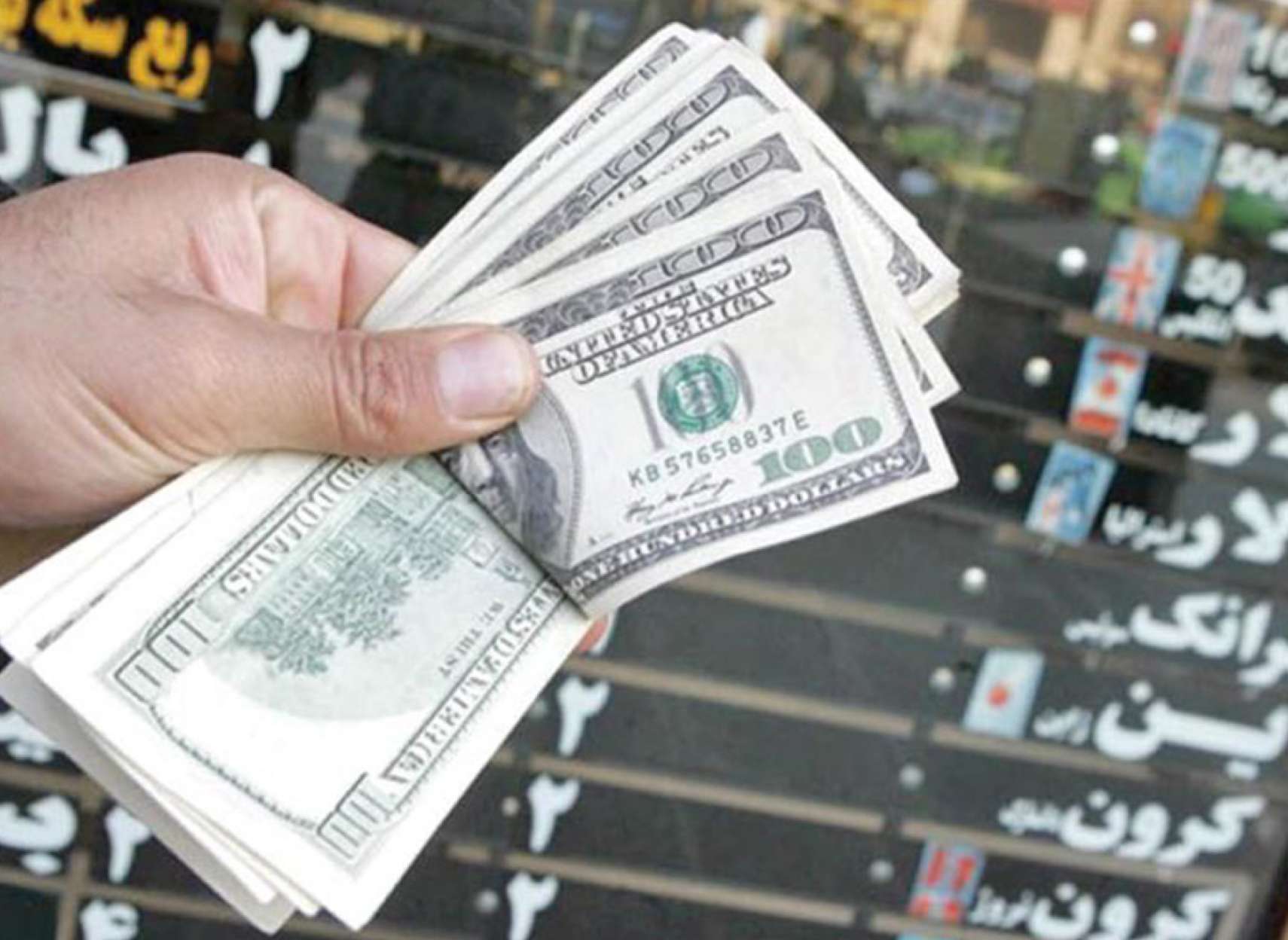 اقتصاد-تنباکویی-معمای-قیمت-دلار-در-بازار-ارز-ایران-چه-می‌گذرد