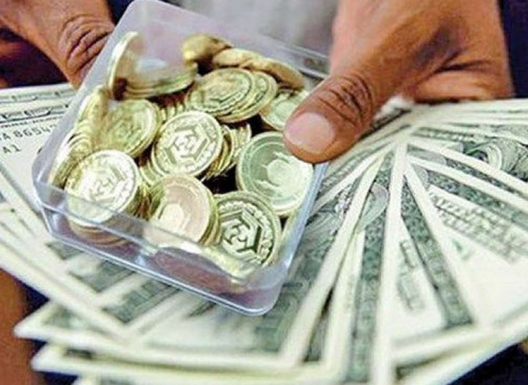 اقتصاد-تنباکویی-کاهش-قیمت-دلار-و-سکه-در-بازار-ایران