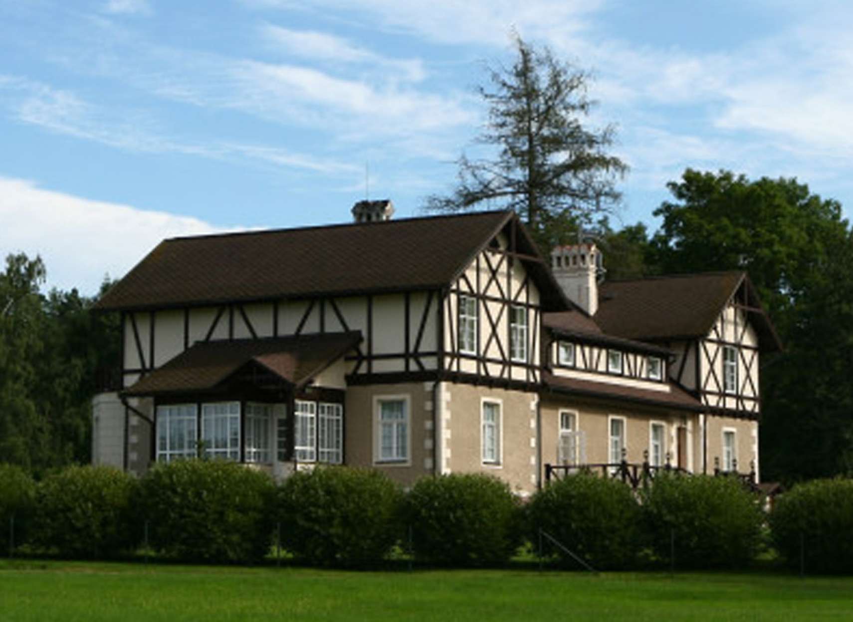 انواری-مسکن-با-اندوهى-بى‌پايان