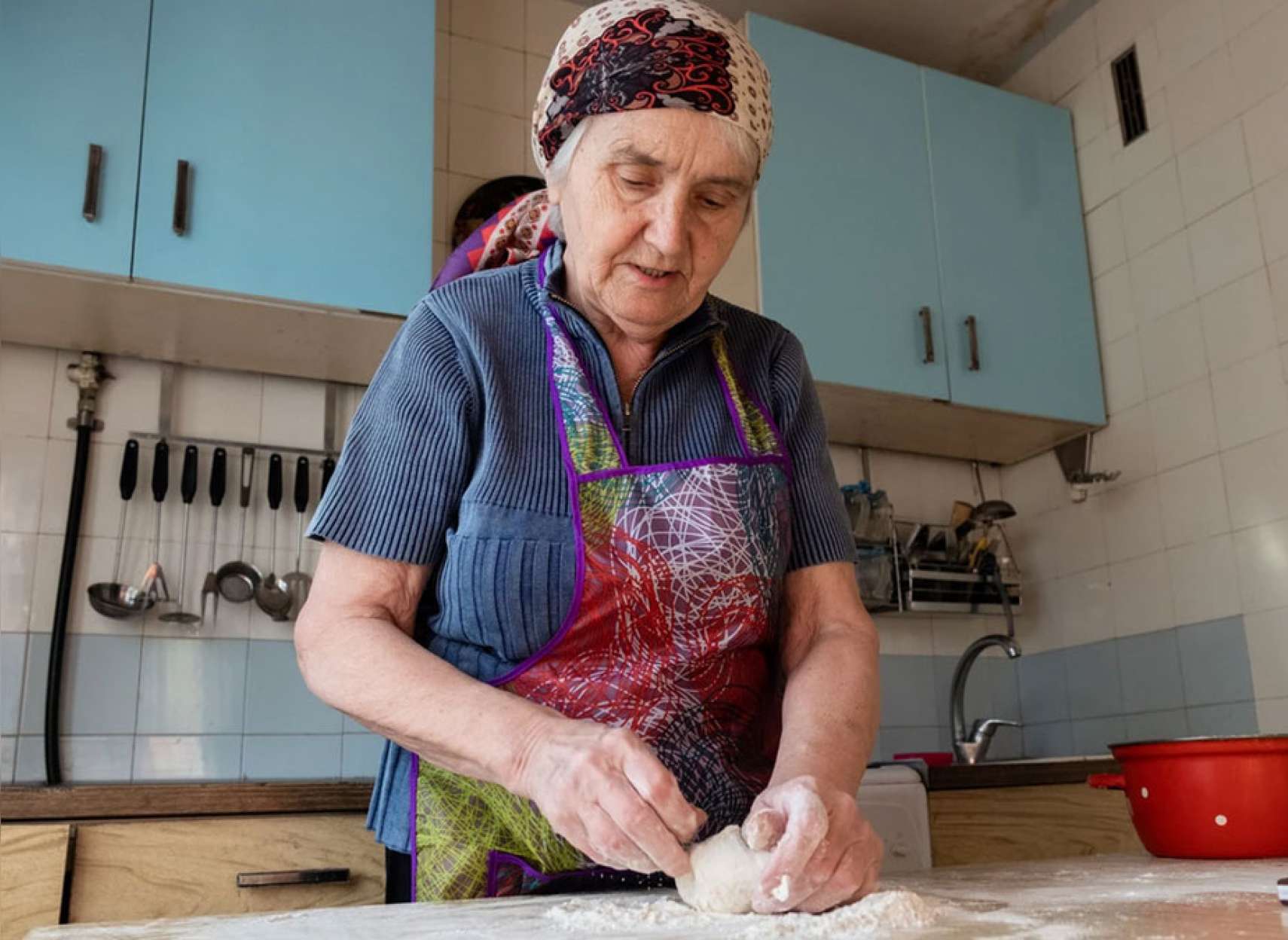 این-مادر-حکم-بیرون-انداختن-دو-پسر-بالای-۴۰-سالش-از-خانه-را-گرفت-و-آنها-را-انگل-نامید