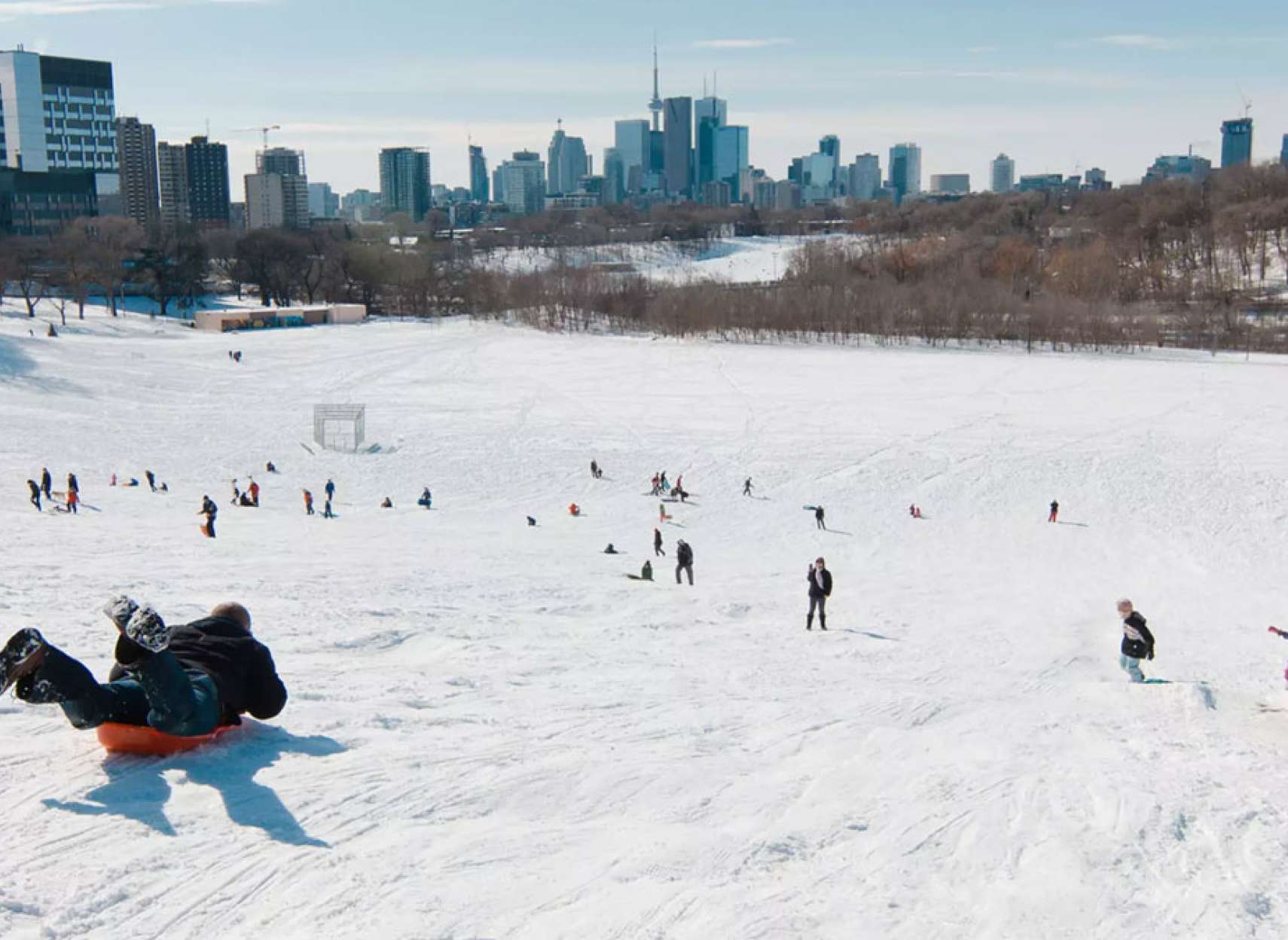 خانواده-برای-برف-بازی-سورتمه-سواری-و-سُر-خوردن-در-تورنتو-کجا-می-توانید-بروید