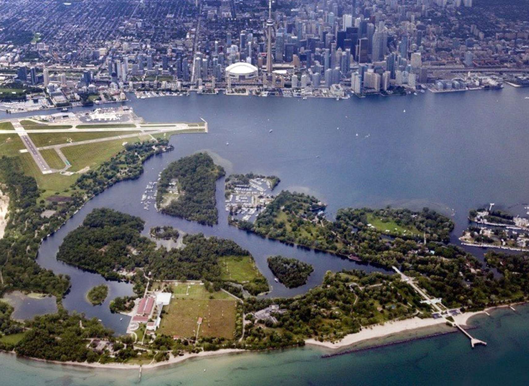 خانواده-تورنتو-گردش-جزیره-پارک-تورنتو-تفریح-تئاتر-بار-کافی-شاپ-دوچرخه-سواری