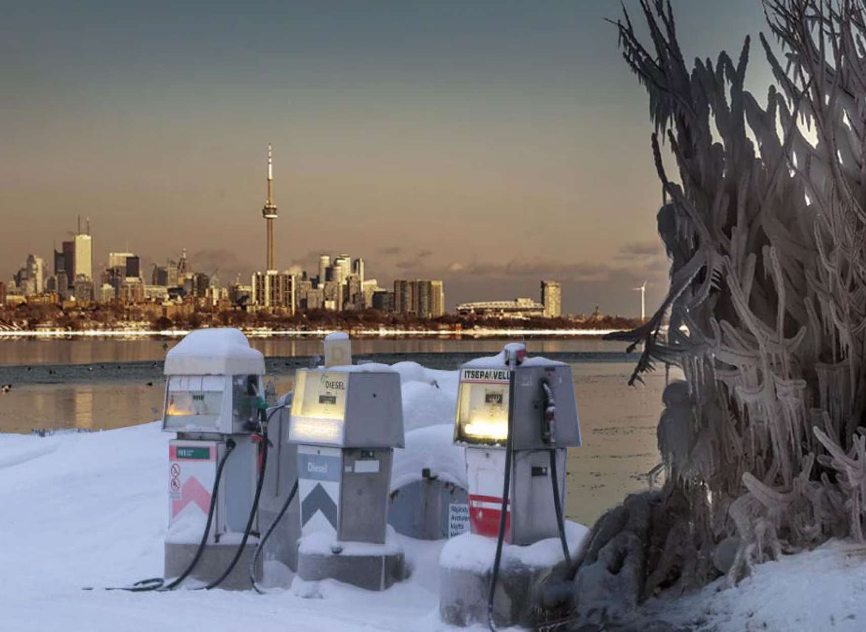 خانواده-سرمای-۱۵-دیشب-۱۵-درجه-پنجشنبه-بنزین-چهارشنبه-۷-سنت-ارزان