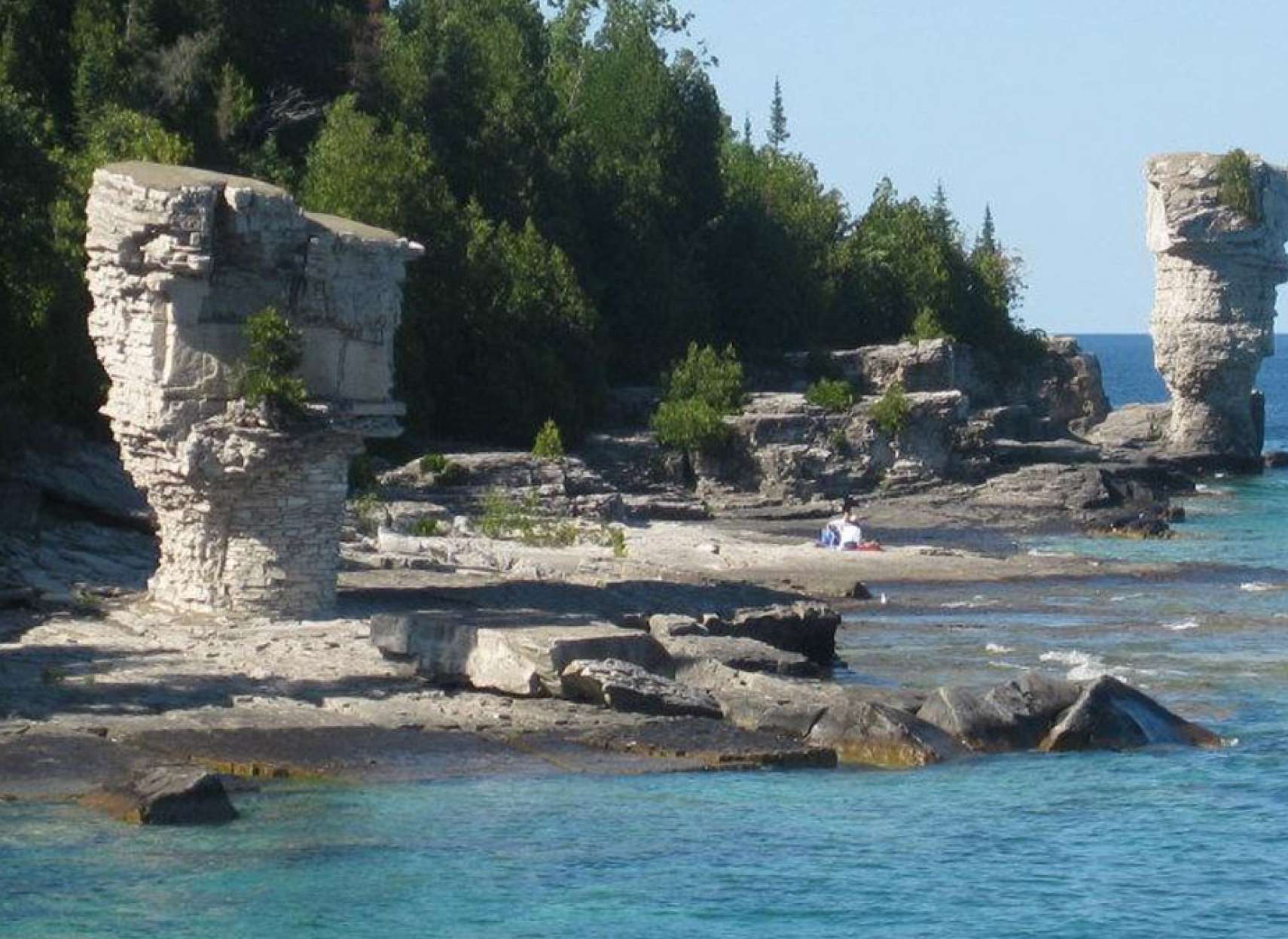 خانواده-گردش-بازدید-توبرموری-جزیره-گلدان-صخره-عجیب-مسیر-تورنتو