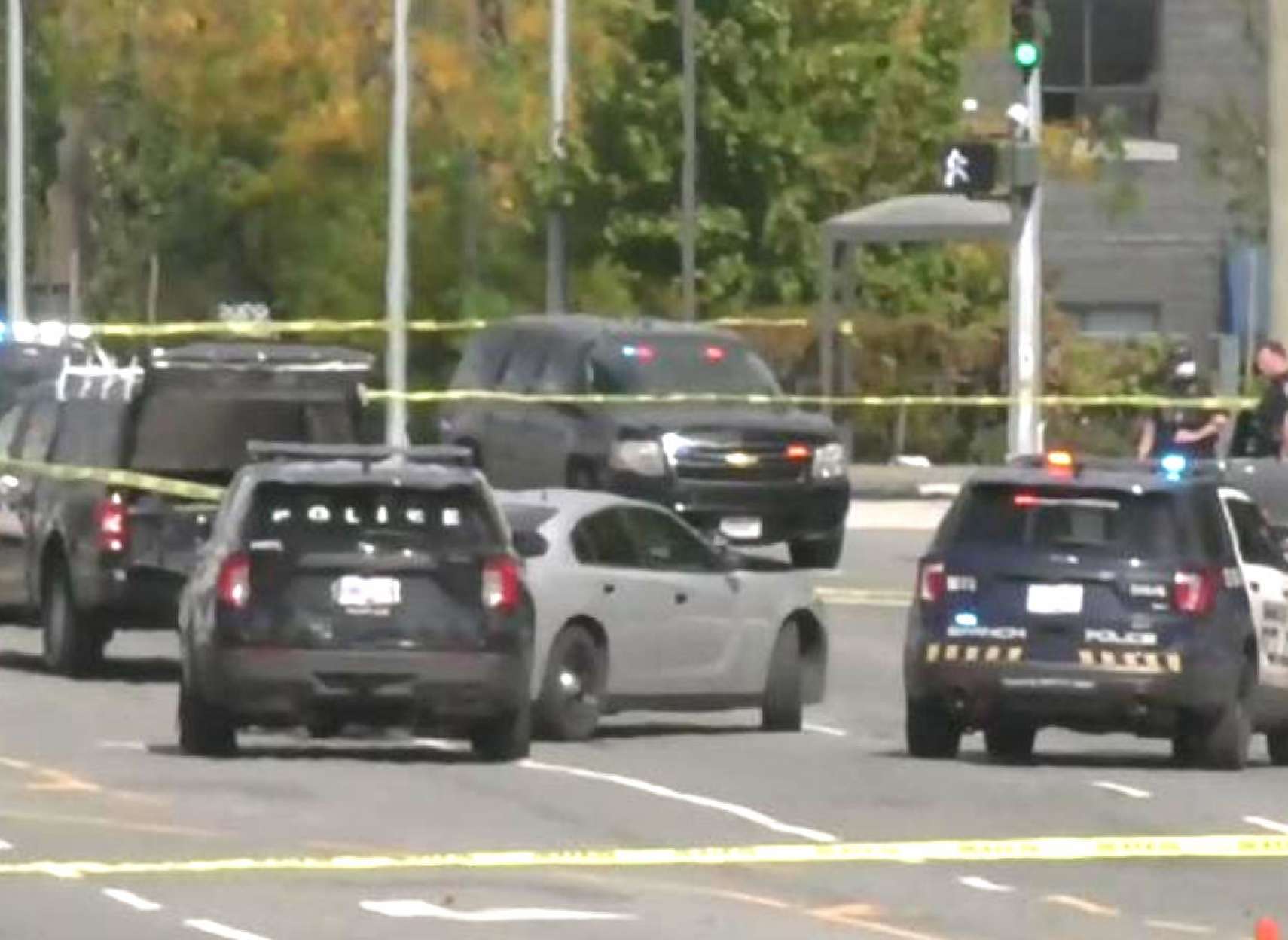 خبر-بانک-زنی-بریتیش-کلمبیا-کانادا-فیلم-وسترن-رگبار-تفنگ-۲-مظنون-کشته-یکی-فراری-۶-پلیس-زخمی