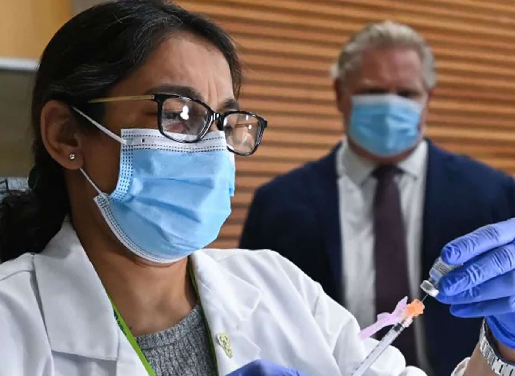 خبر-تورنتو-انتاریو-پاسپورت-واکسن-طناب-کشی-فورد-ترودو-بر-سر-پاسپورت-واکسن