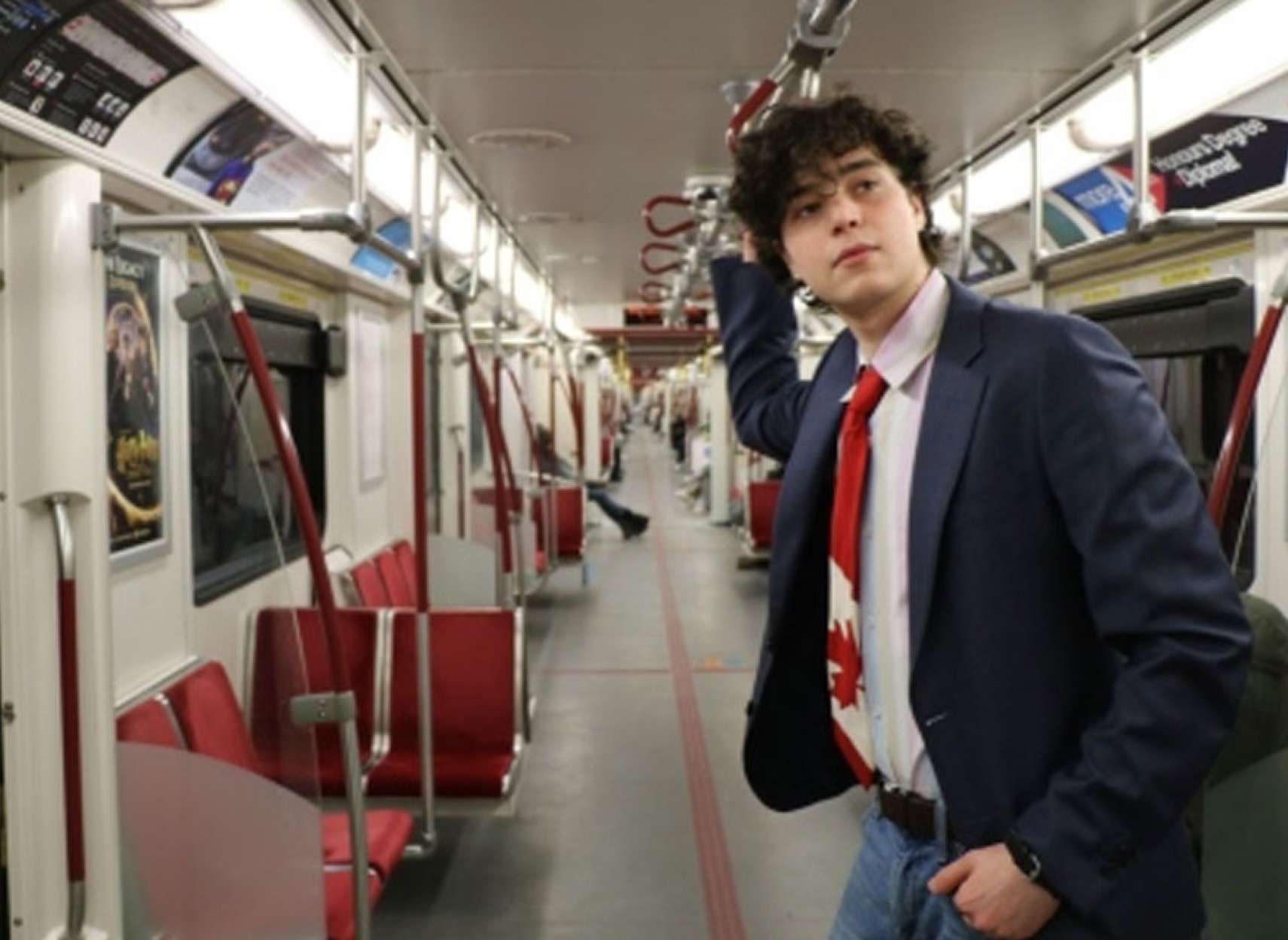 خبر-تورنتو-بیش-از-۵۰-نفر-شهردار-جوان-۱۸-ساله-شعار-جدید-جملات-تند-ثبت-نام