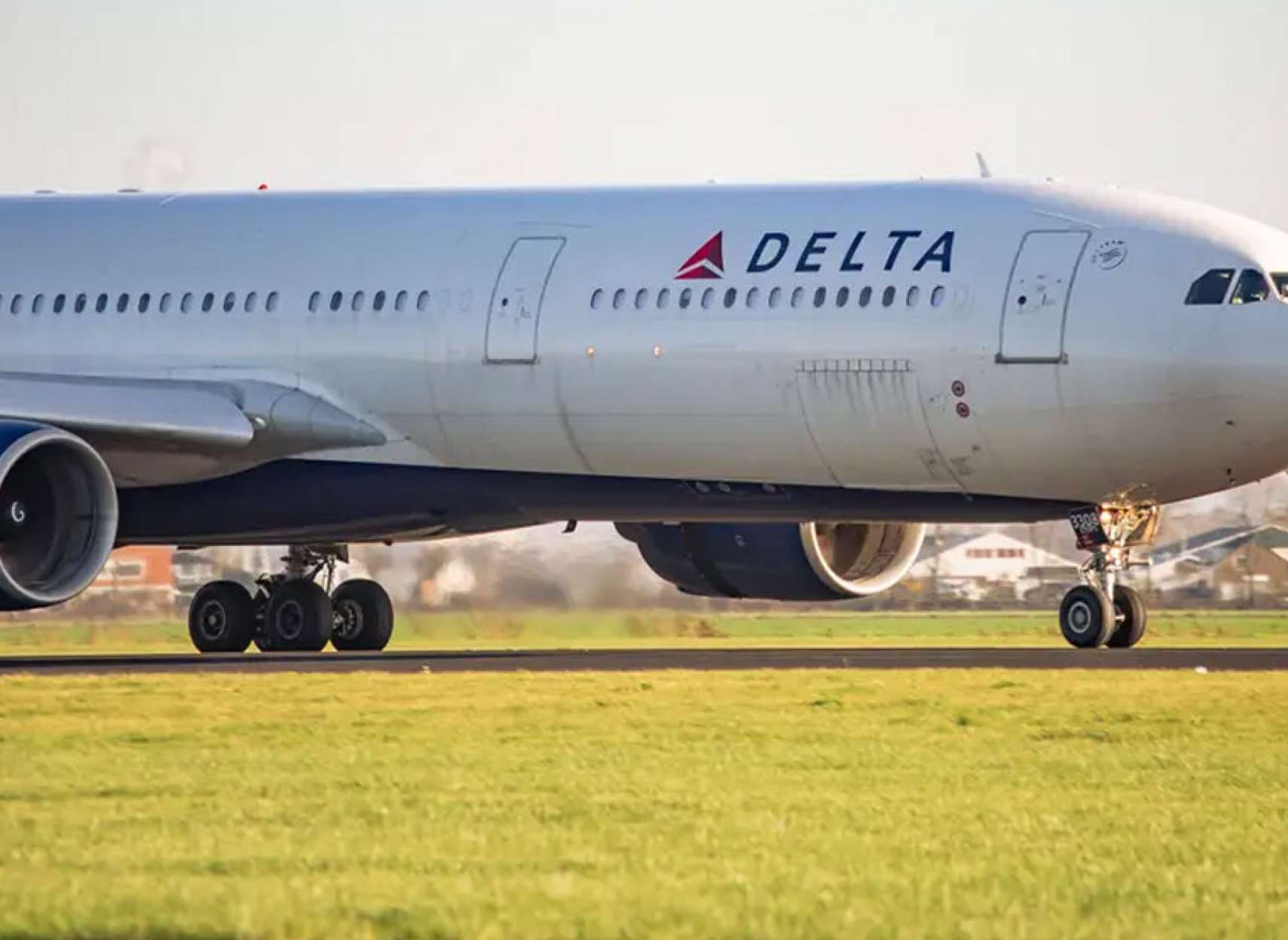 خبر-جهان-هواپیمایی-دلتا-۱۸-دختر-یهودی-تندرو-آمریکایی-را-بعلت-عدم-رعایت-موازین-کرونا-سوار-نکرد