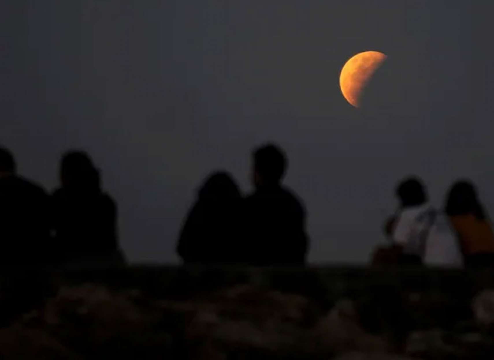 خبر-علمی-ماه-گرفتگی-خسوف-استثنایی-خونی-اَبَر-گُلی-شب-۱۵-می-چگونه-چه-زمانی-کجا