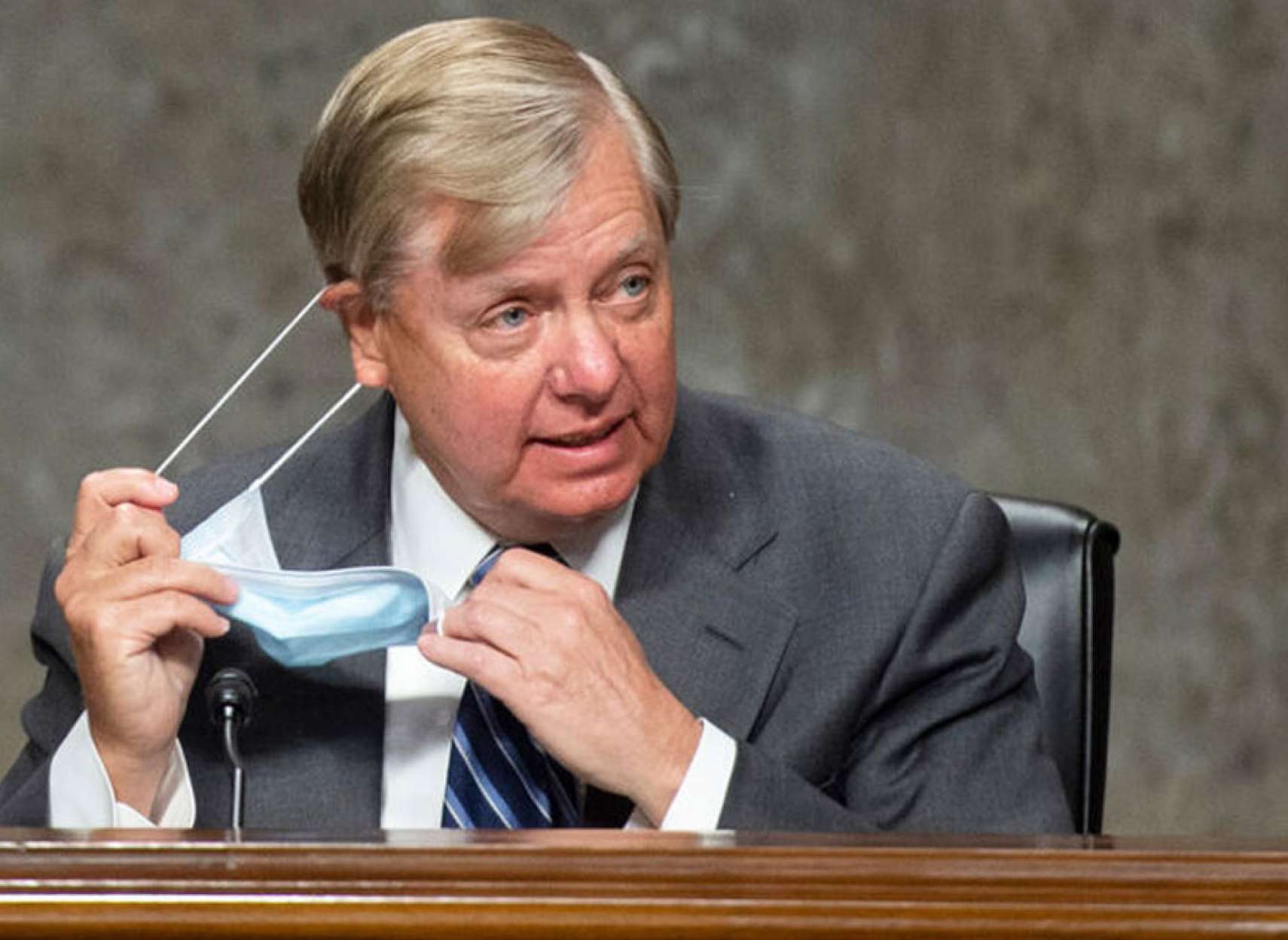 خبر-لیندسی-گراهام-سناتور-حامی-ترامپ-کرونا-گرفت-آمریکا-۷۰-درصد-بزرگسالان-را-واکسینه-کرد