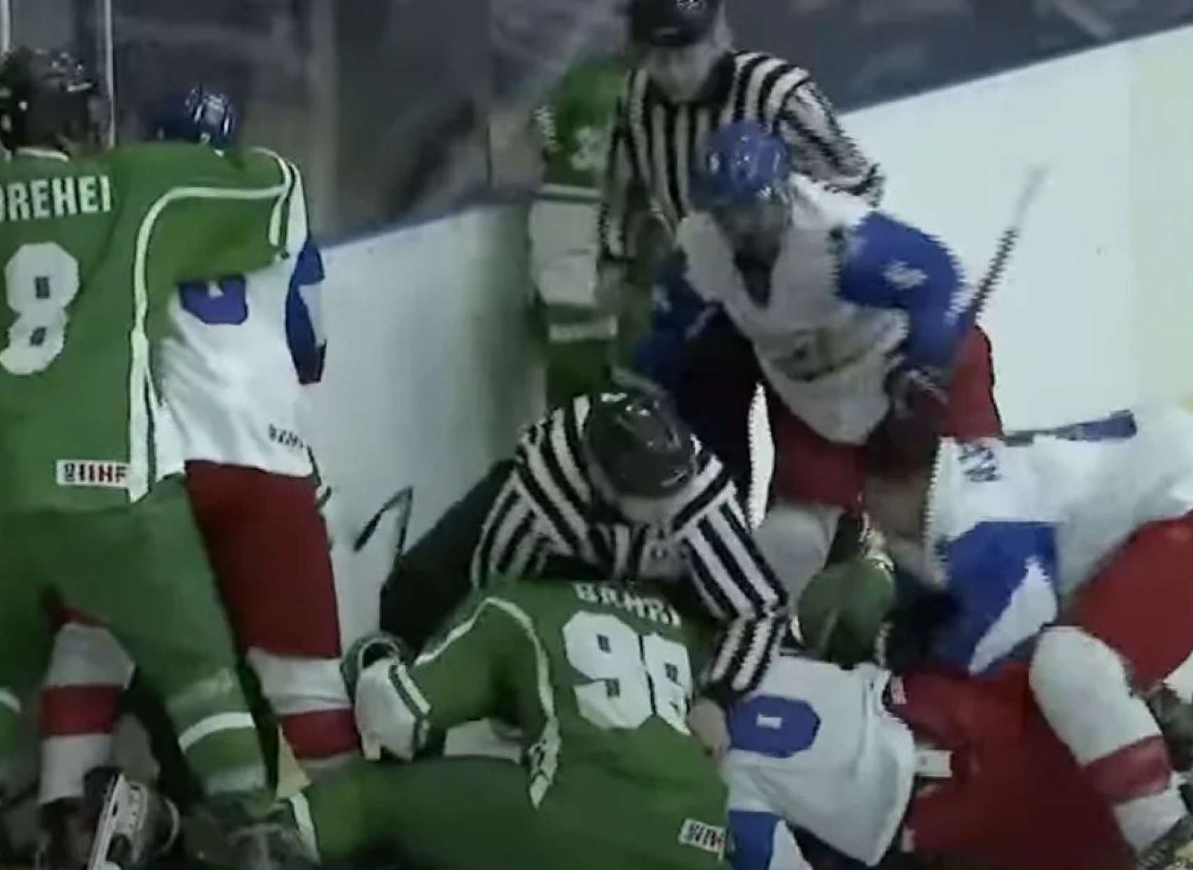 خبر-ورزشی-کتک-کاری-بازیکنان-تیم-ملی-هاکی-روی-یخ-ایران-و-کویت-در-مسابقات-جهانی