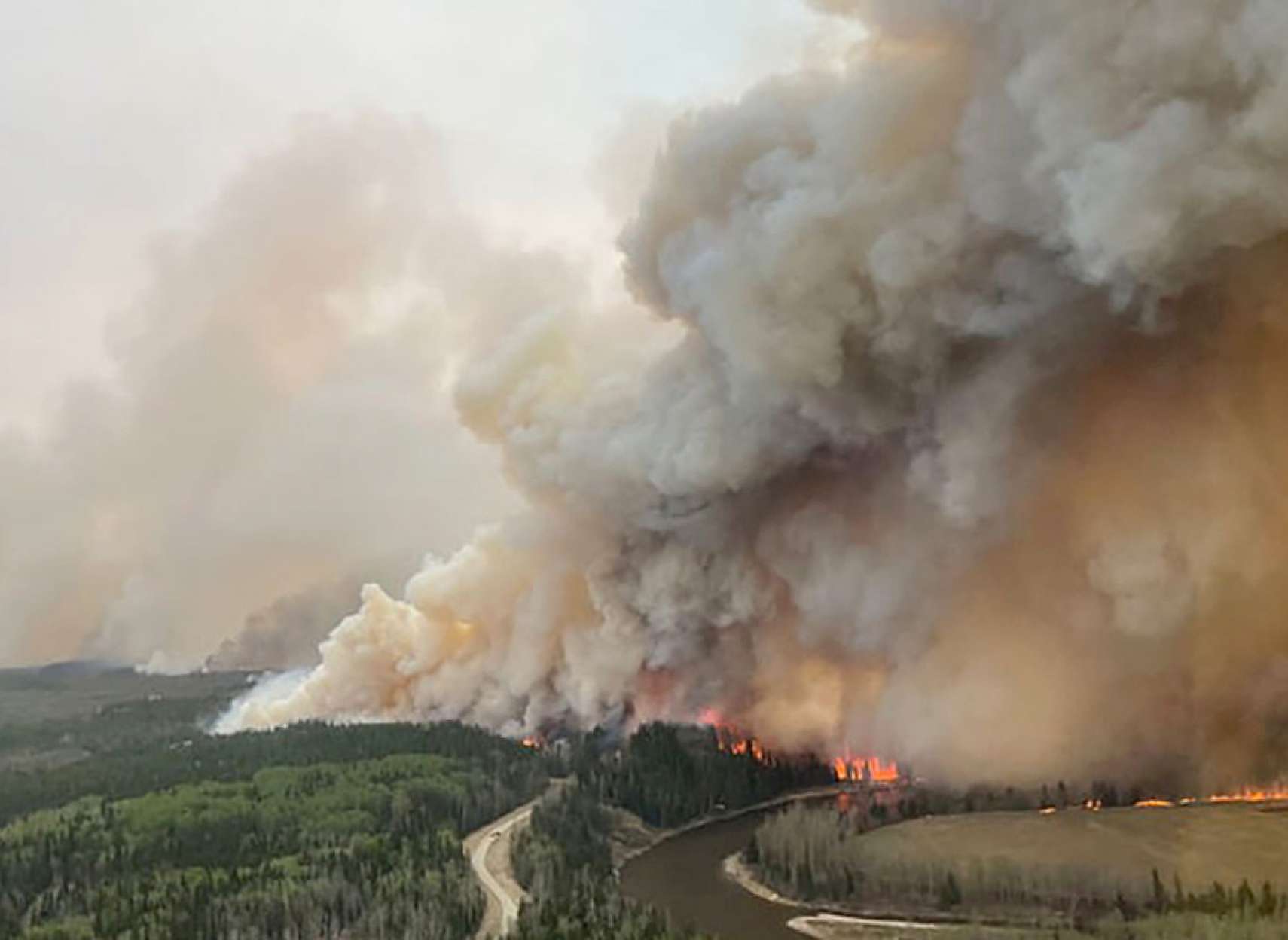 خبر-کانادا-استان-آلبرتا-آتش-سوزی-وضعیت-اضطراری-اعلام-کرد