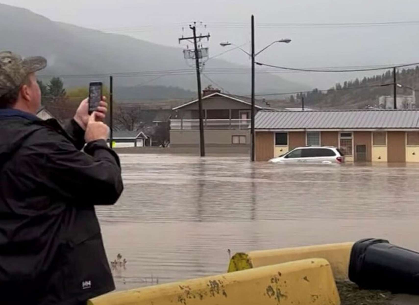 خبر-کانادا-اعلان-وضعیت-اضطراری-باران-سیل-بسته-جاده-تخلیه-بریتیش-کلمبیا-برف-بوران-باد-آلبرتا